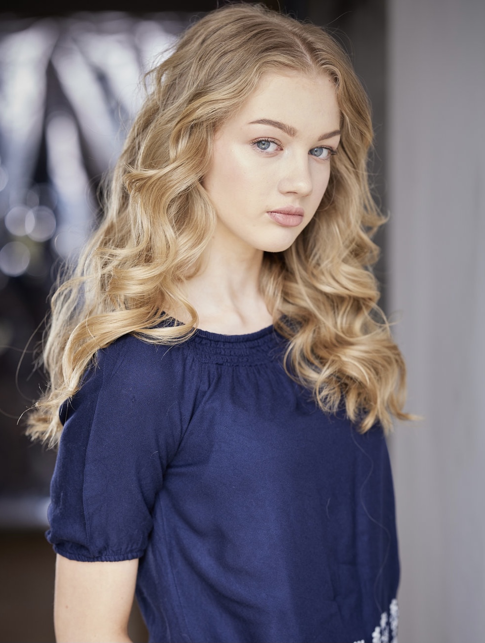 actor Sarah Abbott large photo