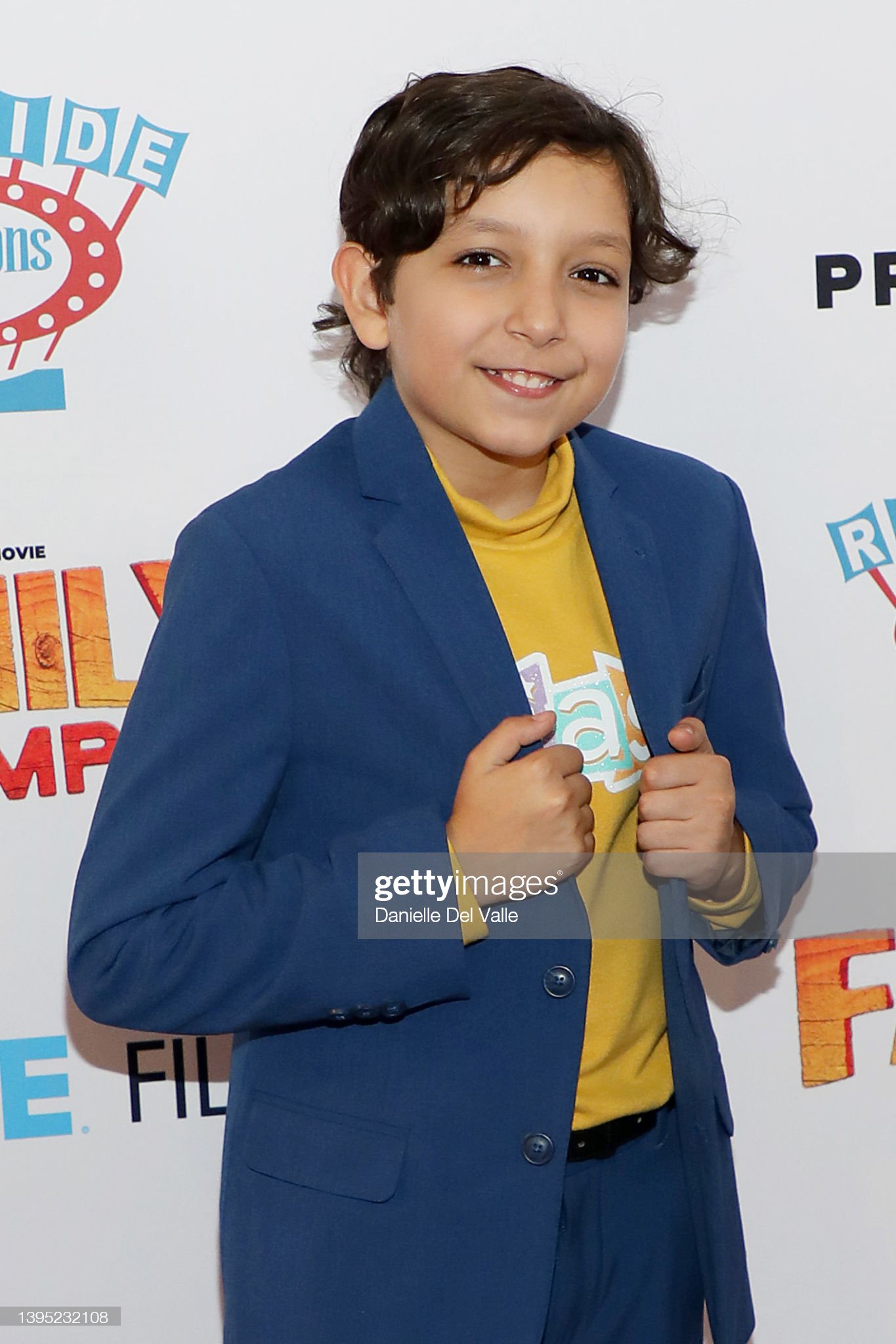 actor Elias Kemuel large photo