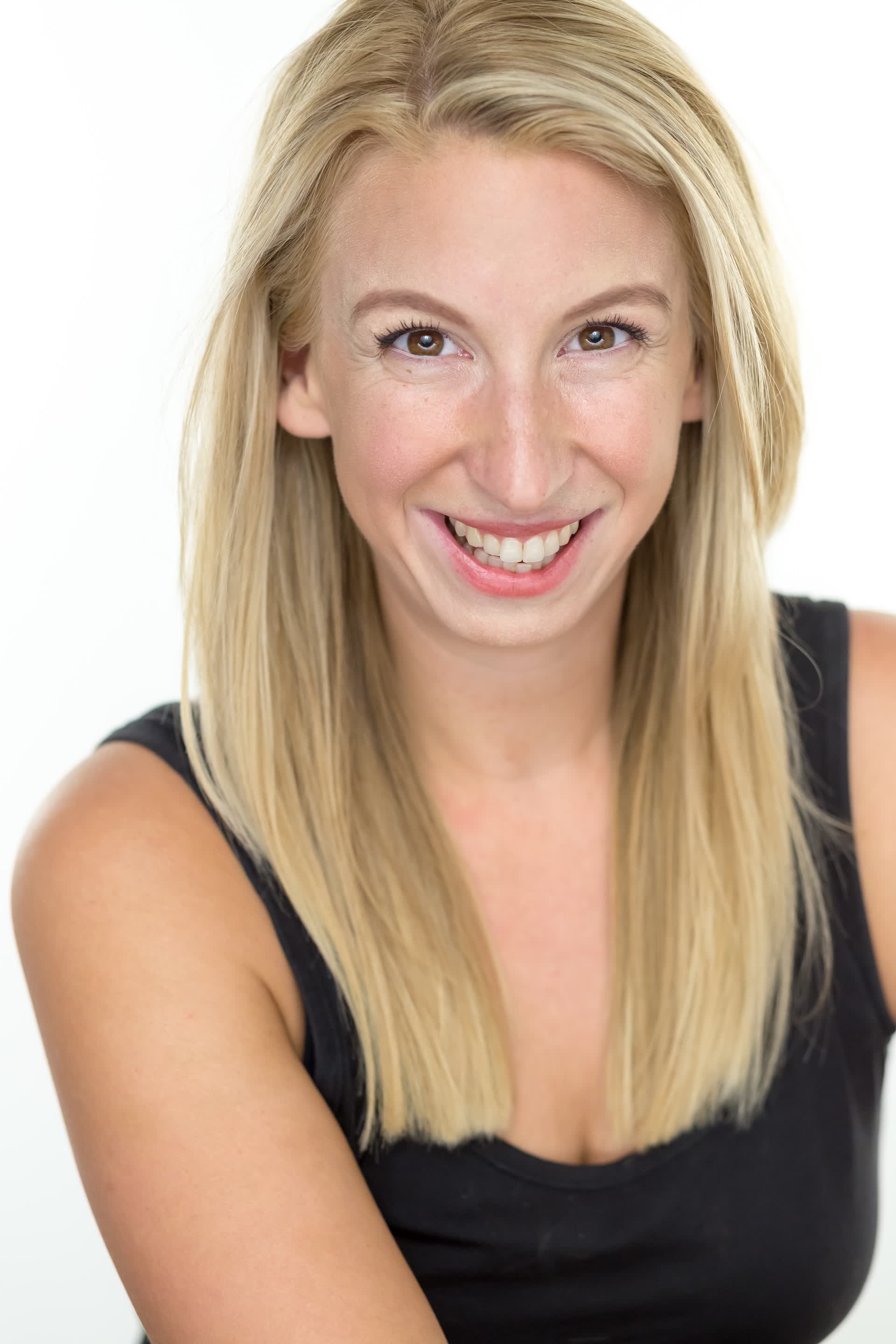 actor Lisa DeRoberts large photo