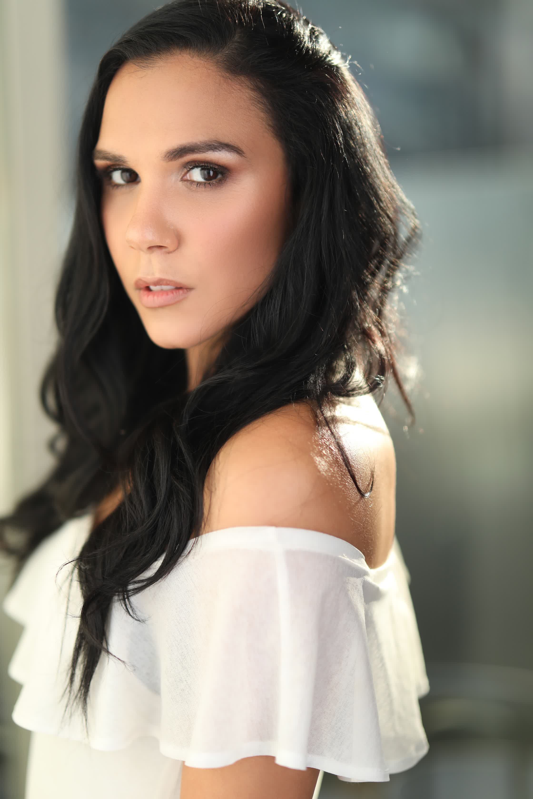 actor Adrianna Edwards large photo