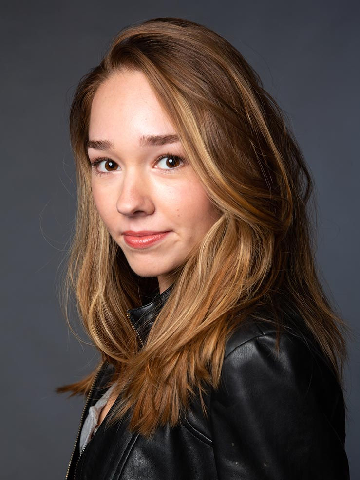 actor Holly Taylor large photo