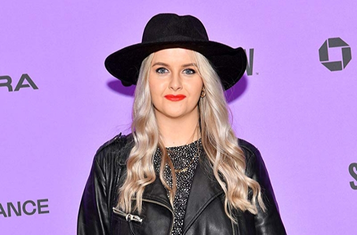 actor Ericka Roe large photo