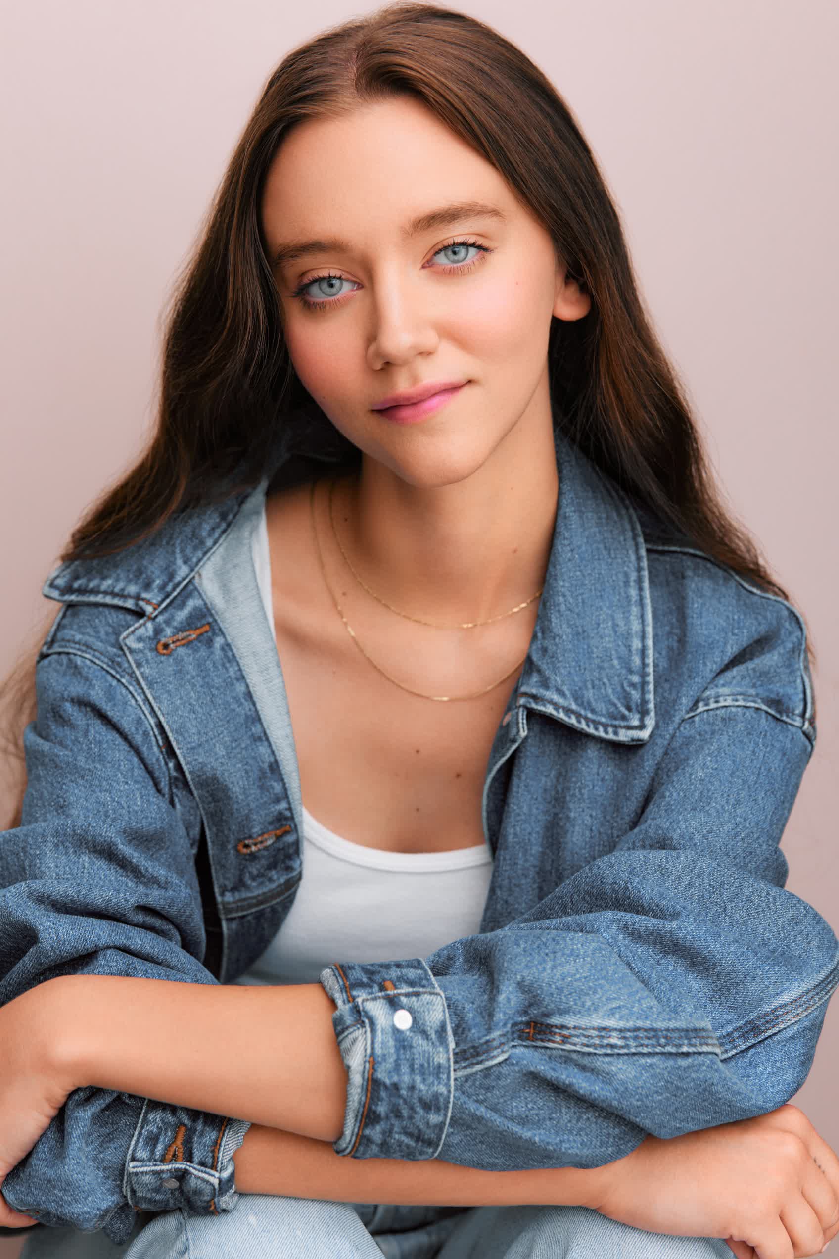 actor Nina Wisner large photo