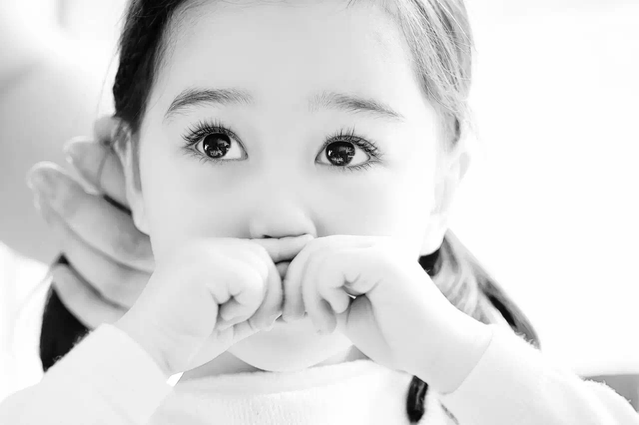 actor Elena Askin large photo