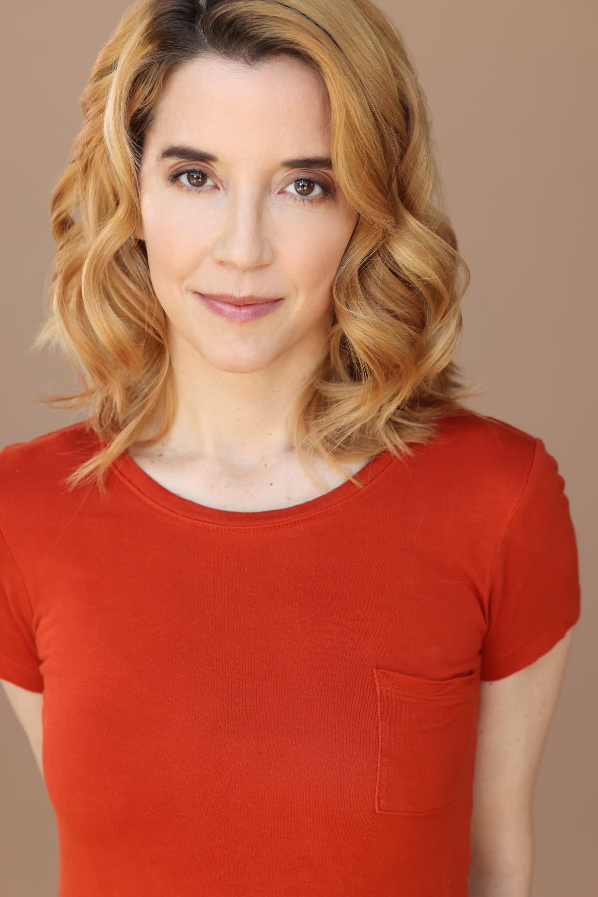 actor Leah Finity large photo