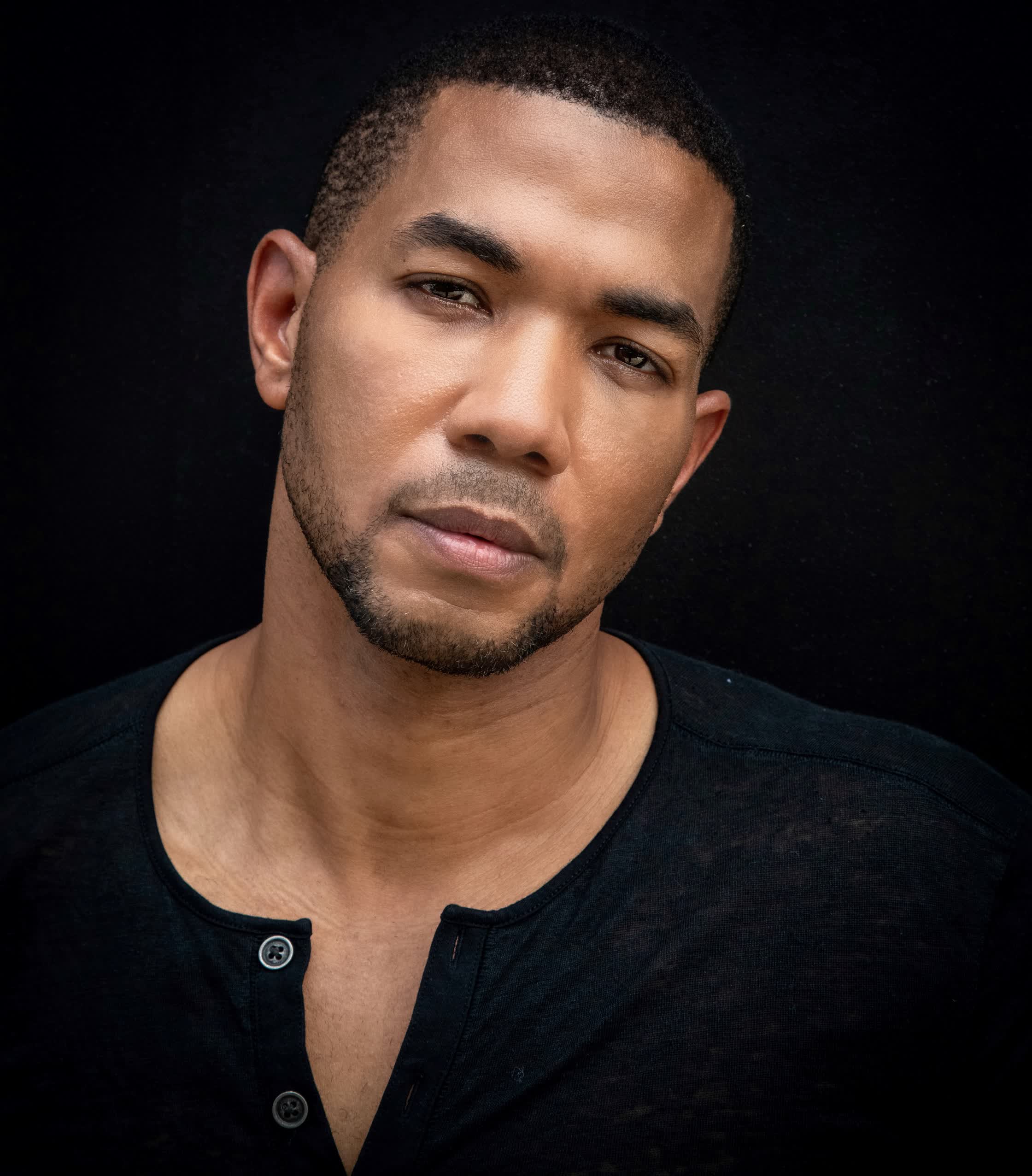 actor Alano Miller large photo