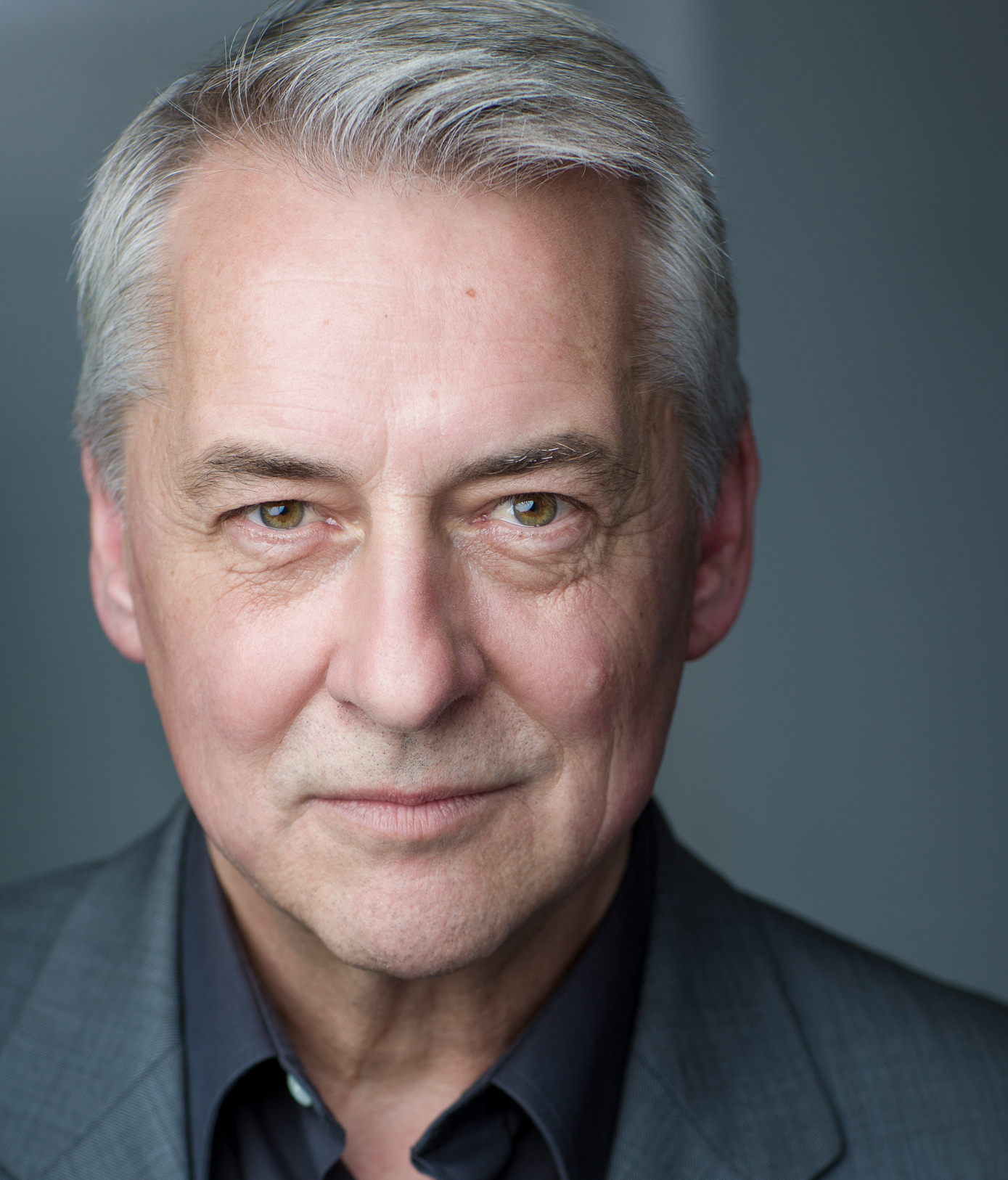 actor Tom Knight large photo