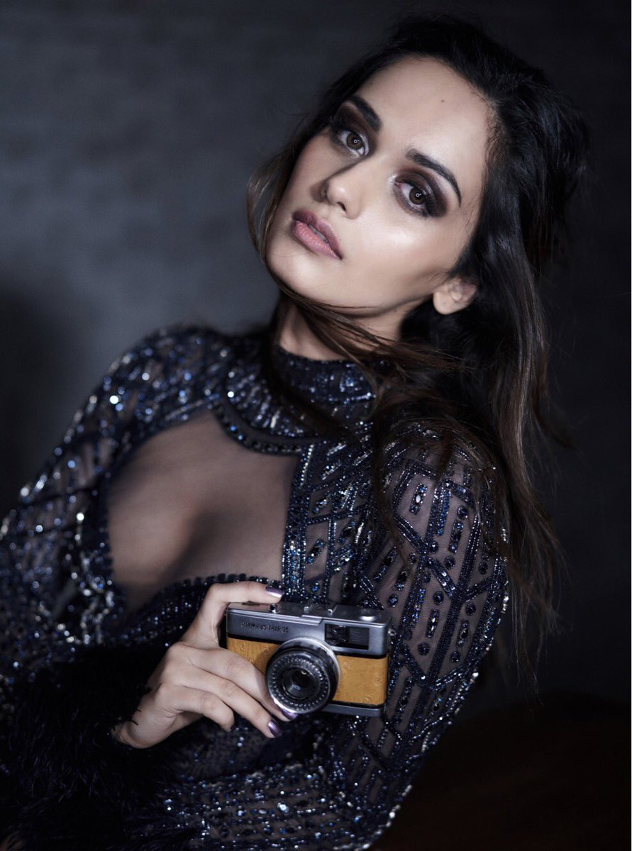 actor Manushi Chhillar large photo