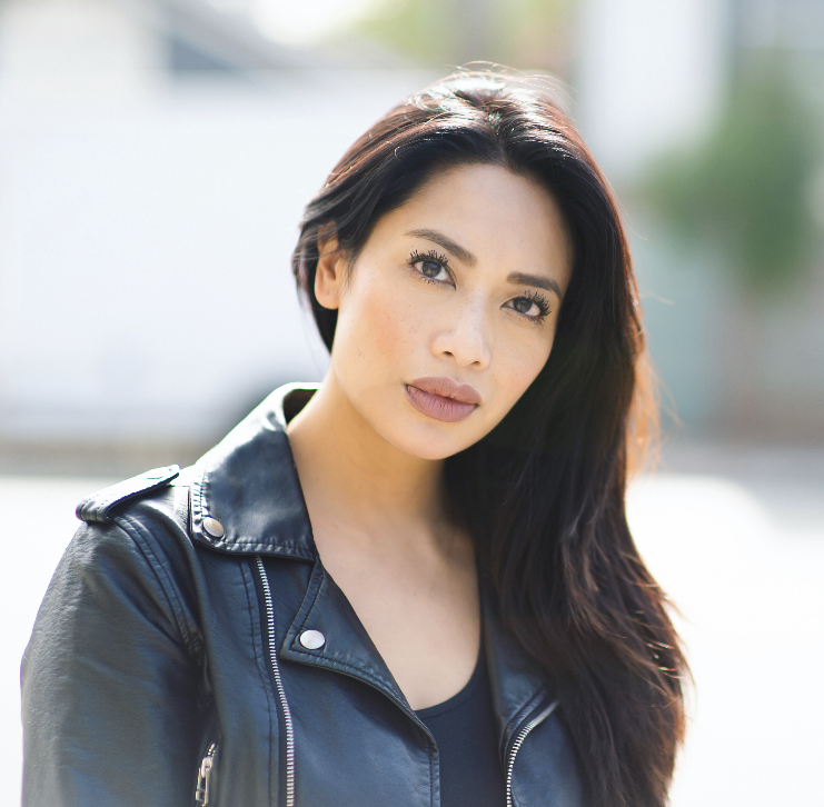 actor Nikki McKenzie large photo