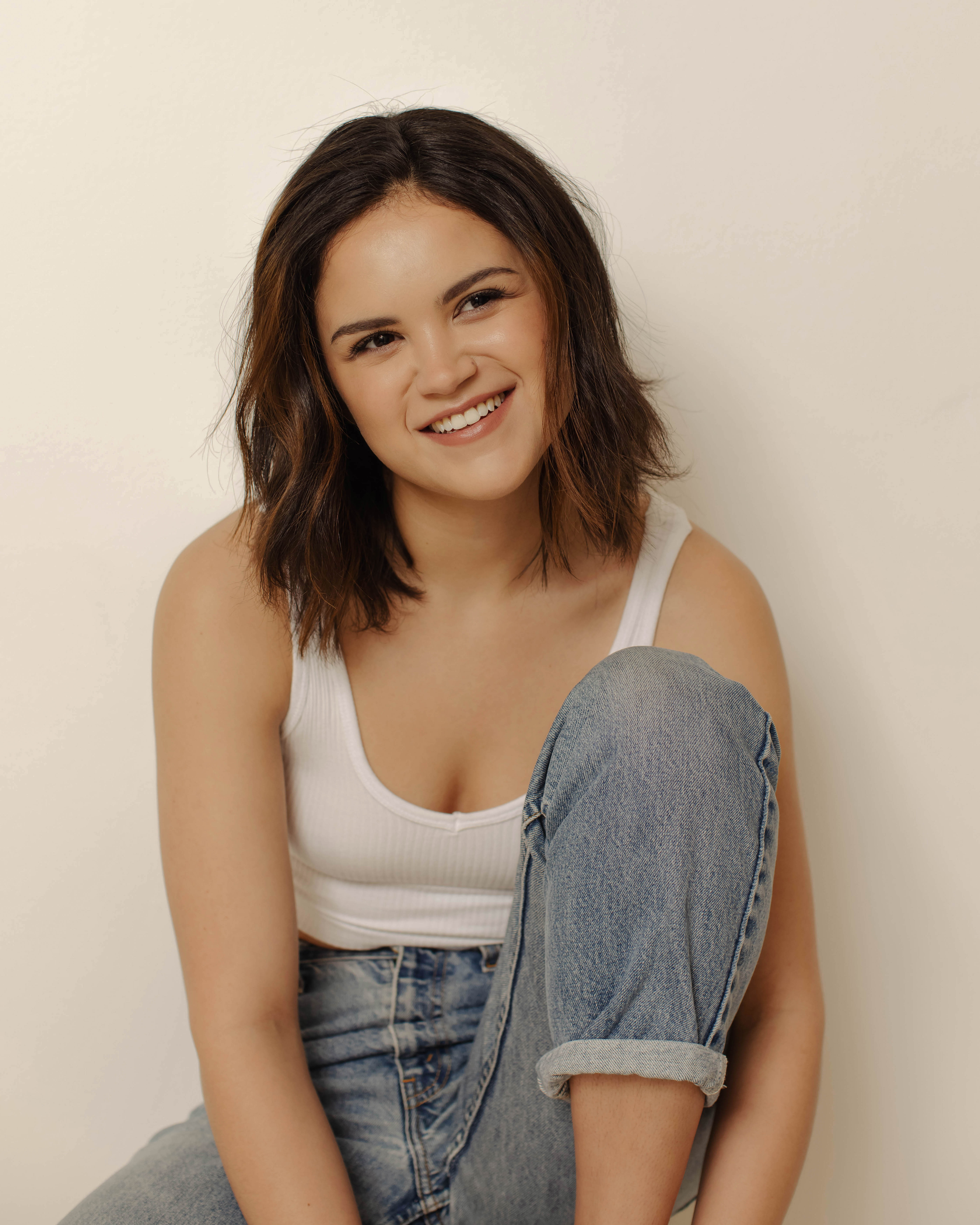 actor Victoria Moroles large photo