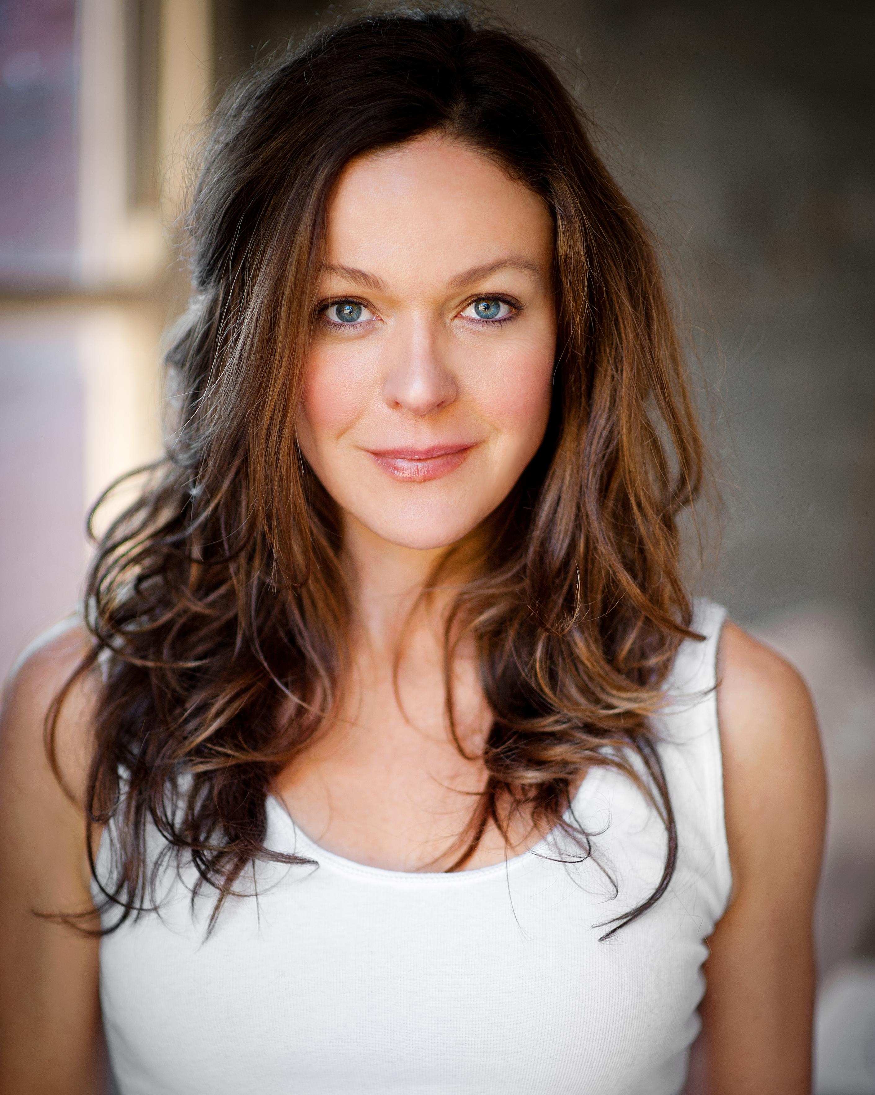 actor Caroline Brazier large photo