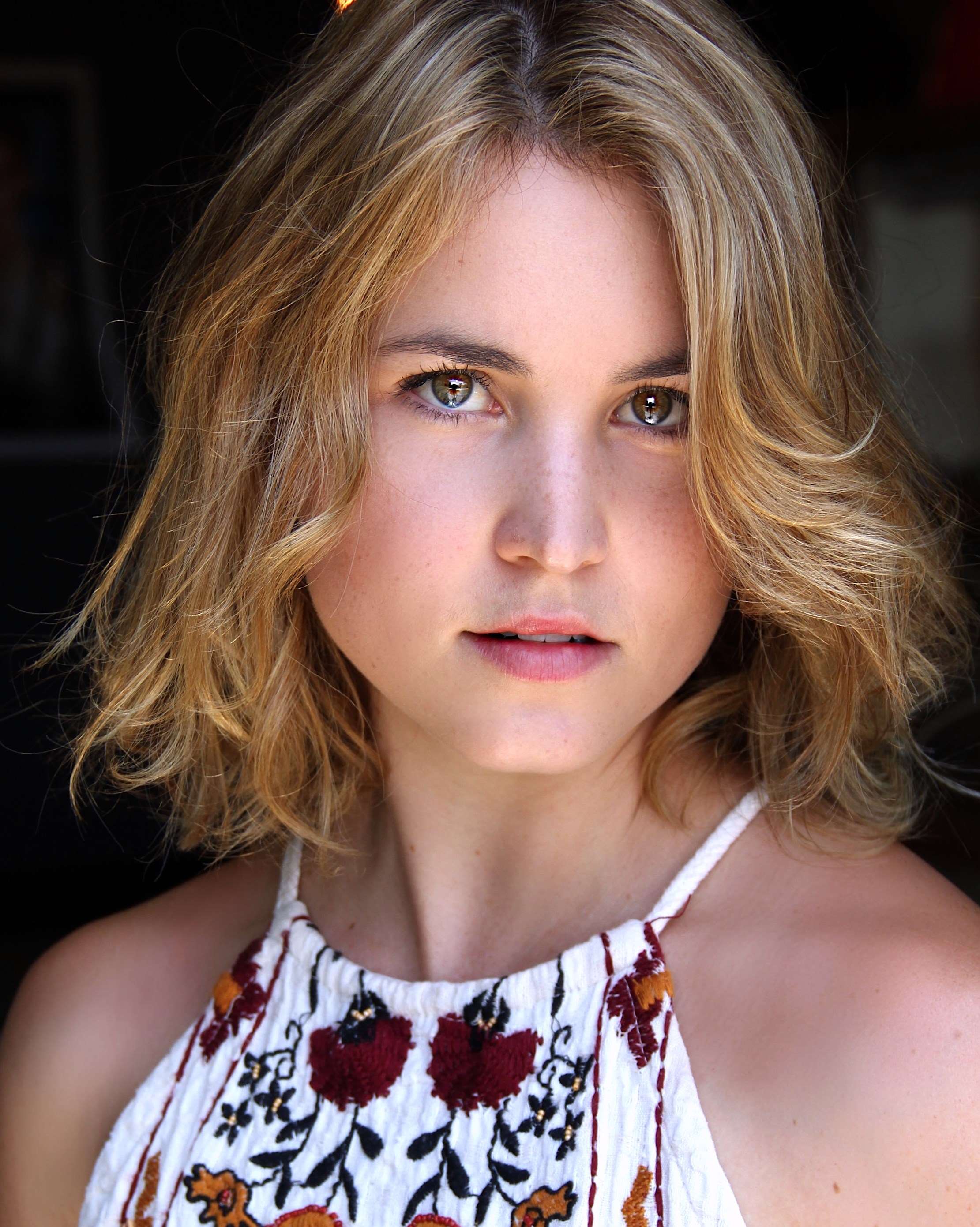 actor Zara Zoe large photo