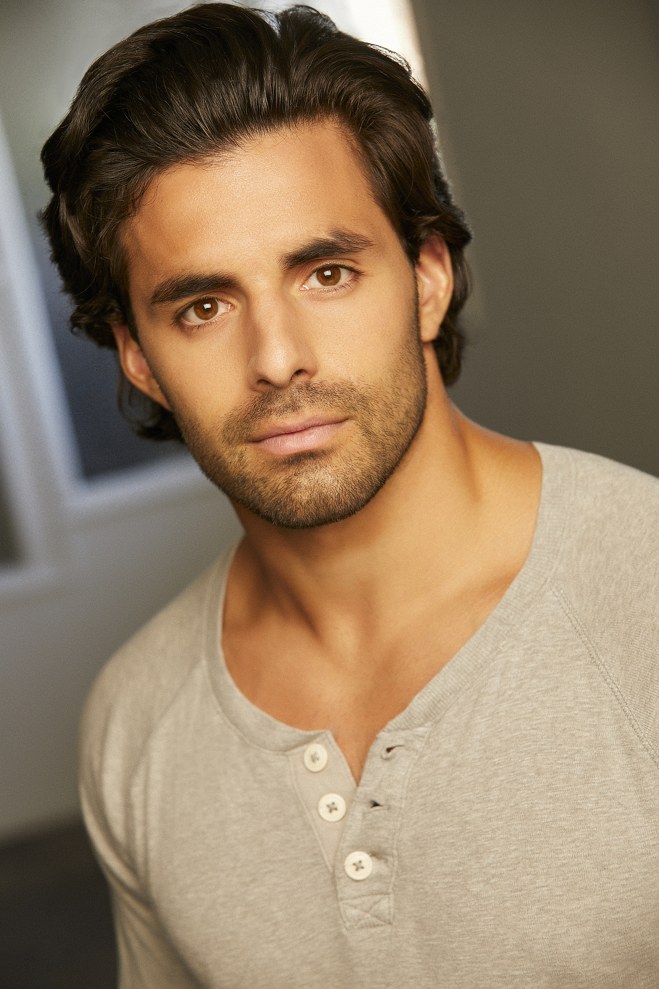 actor Adam Hollick large photo