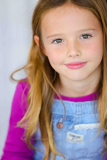 actor Finley Rose Slater large photo