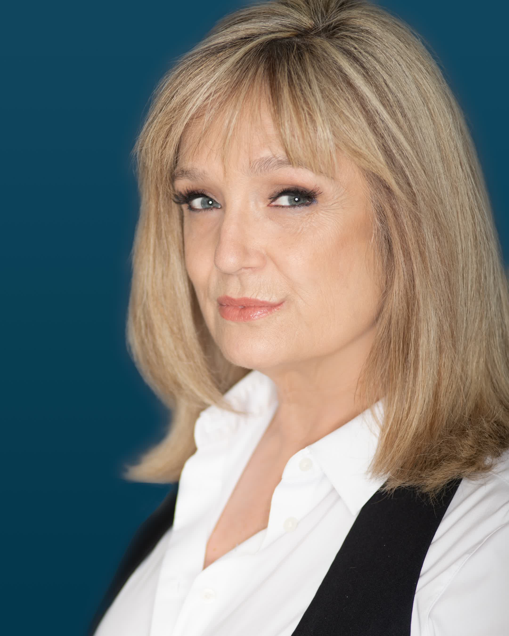 actor Lisa Langlois large photo