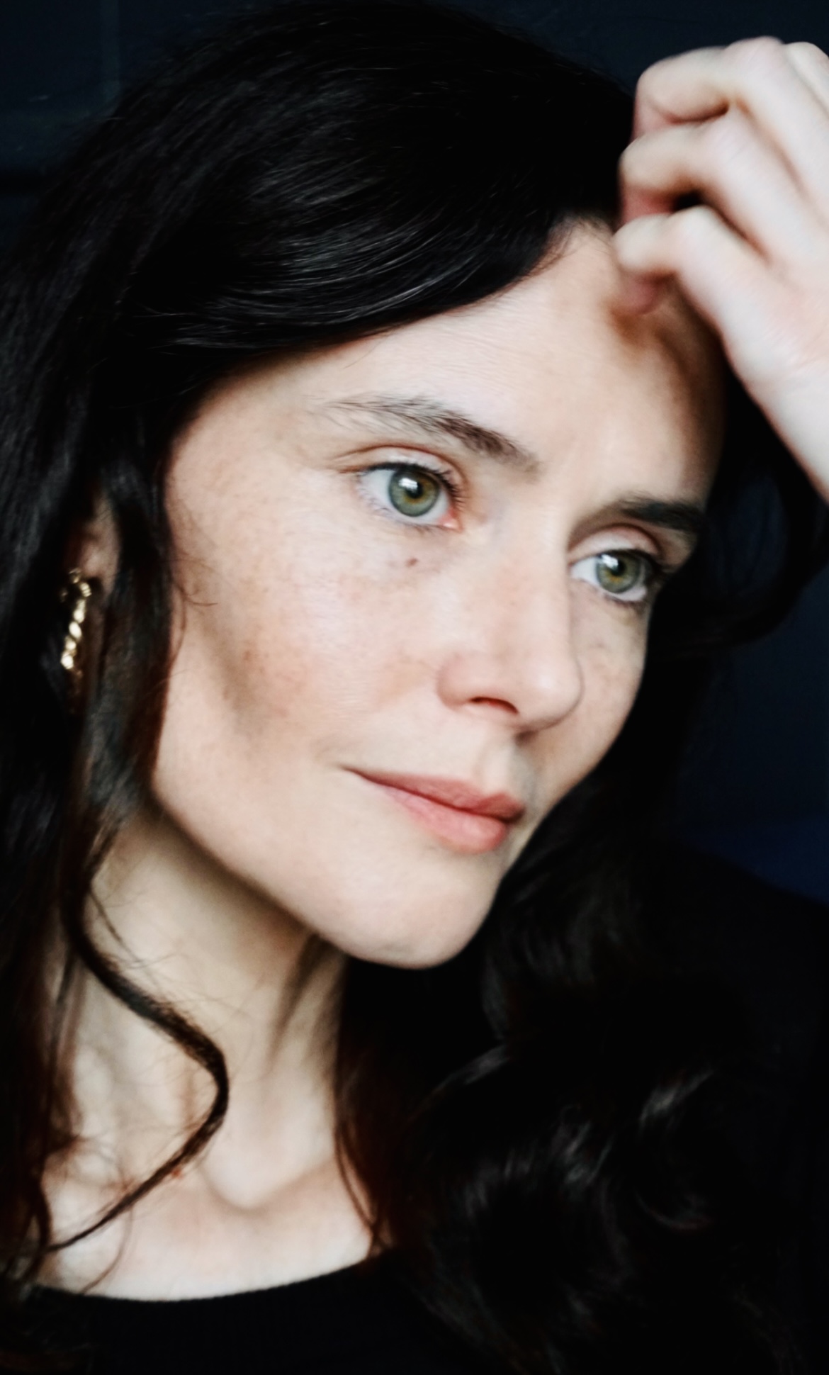 actor Rebecca Calder large photo