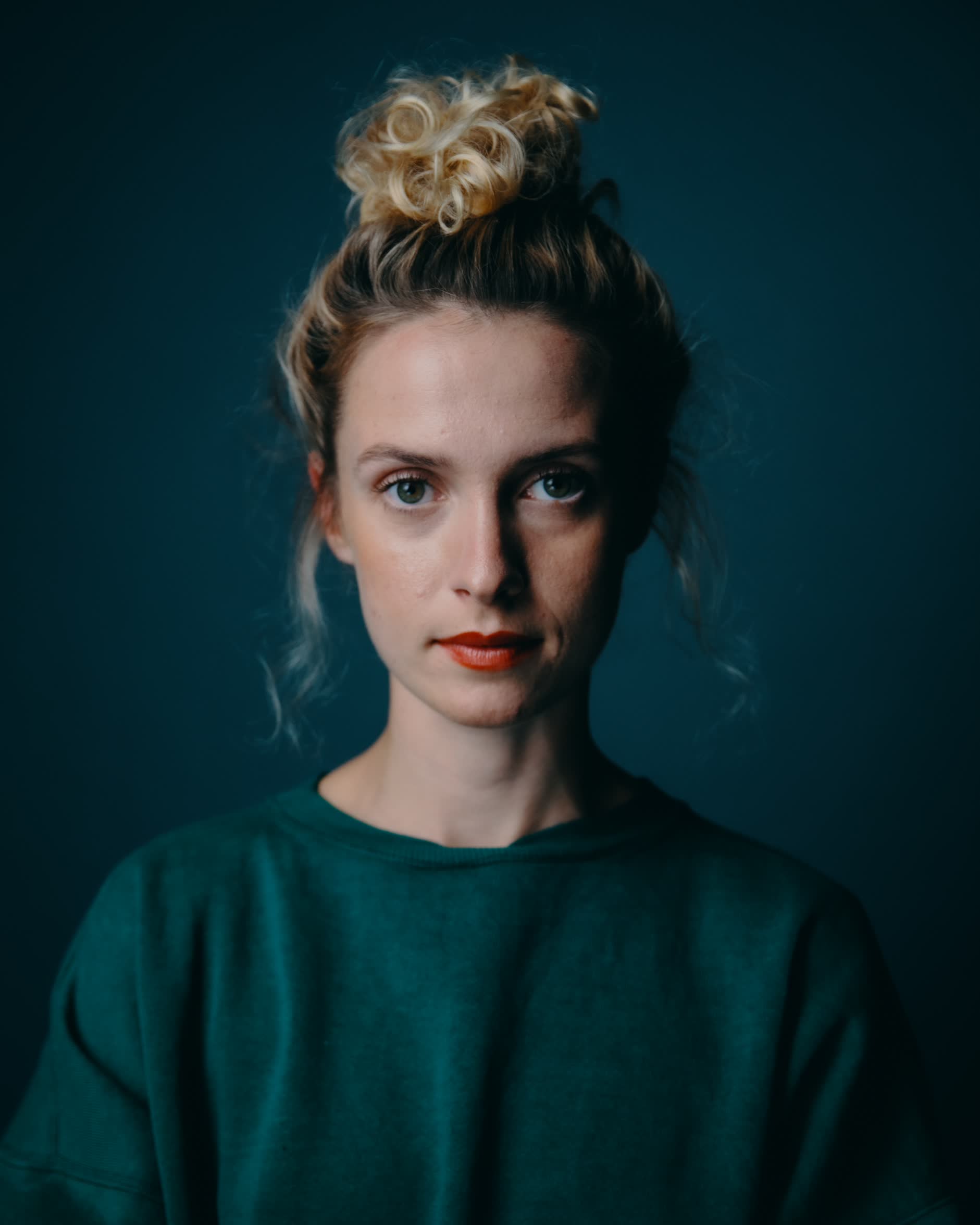 actor Sarah Swire large photo