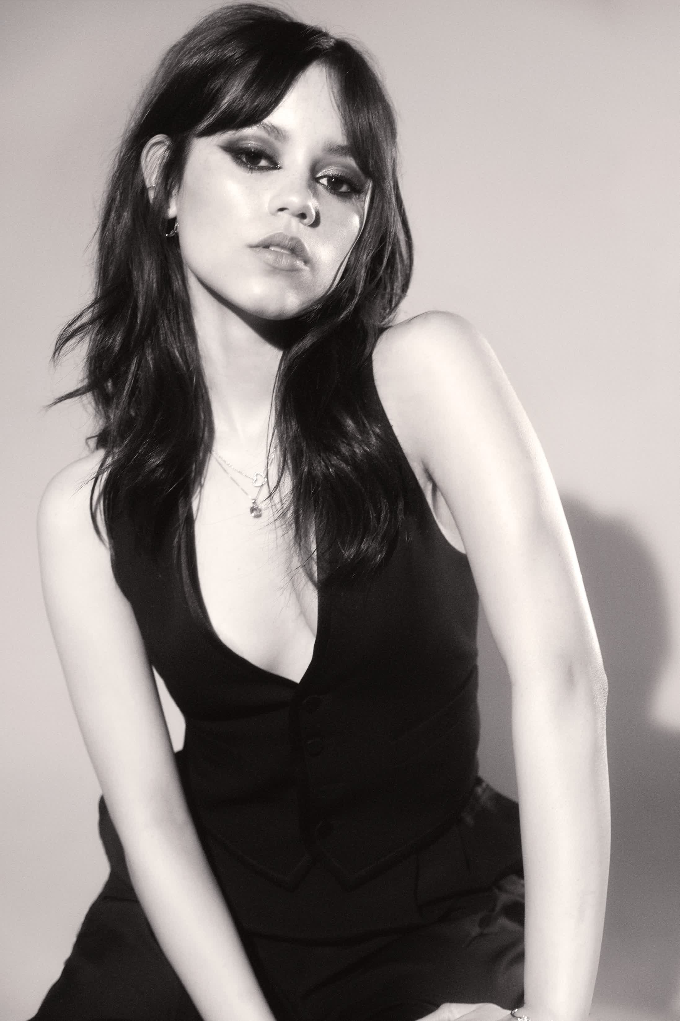 actor Jenna Ortega large photo