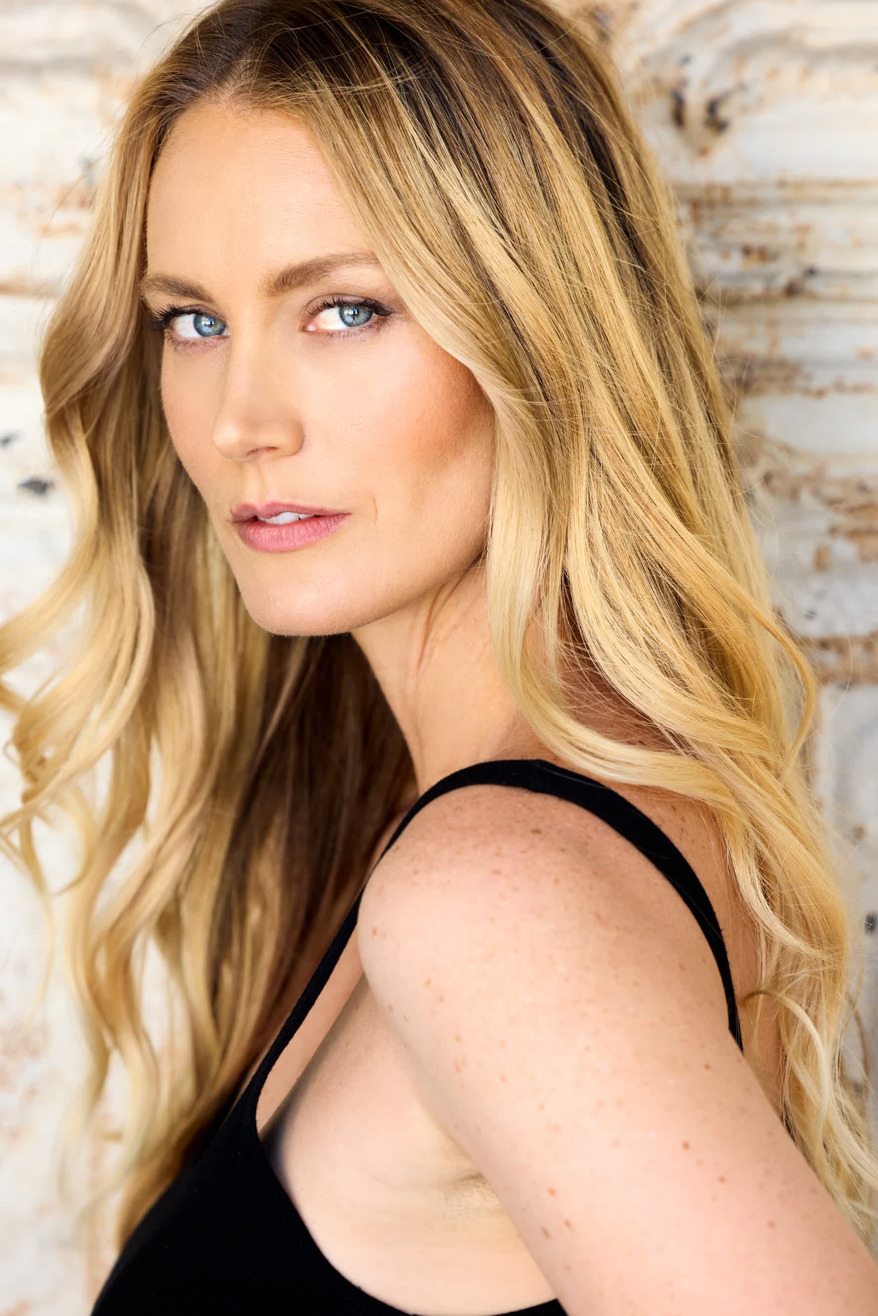 actor Stefanie Estes large photo