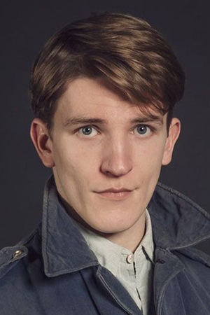 actor Ewan Mitchell large photo