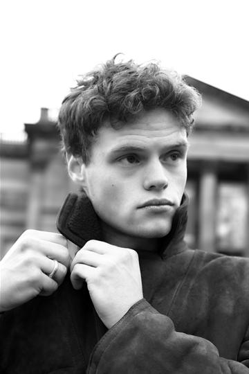 actor Bobby Schofield large photo