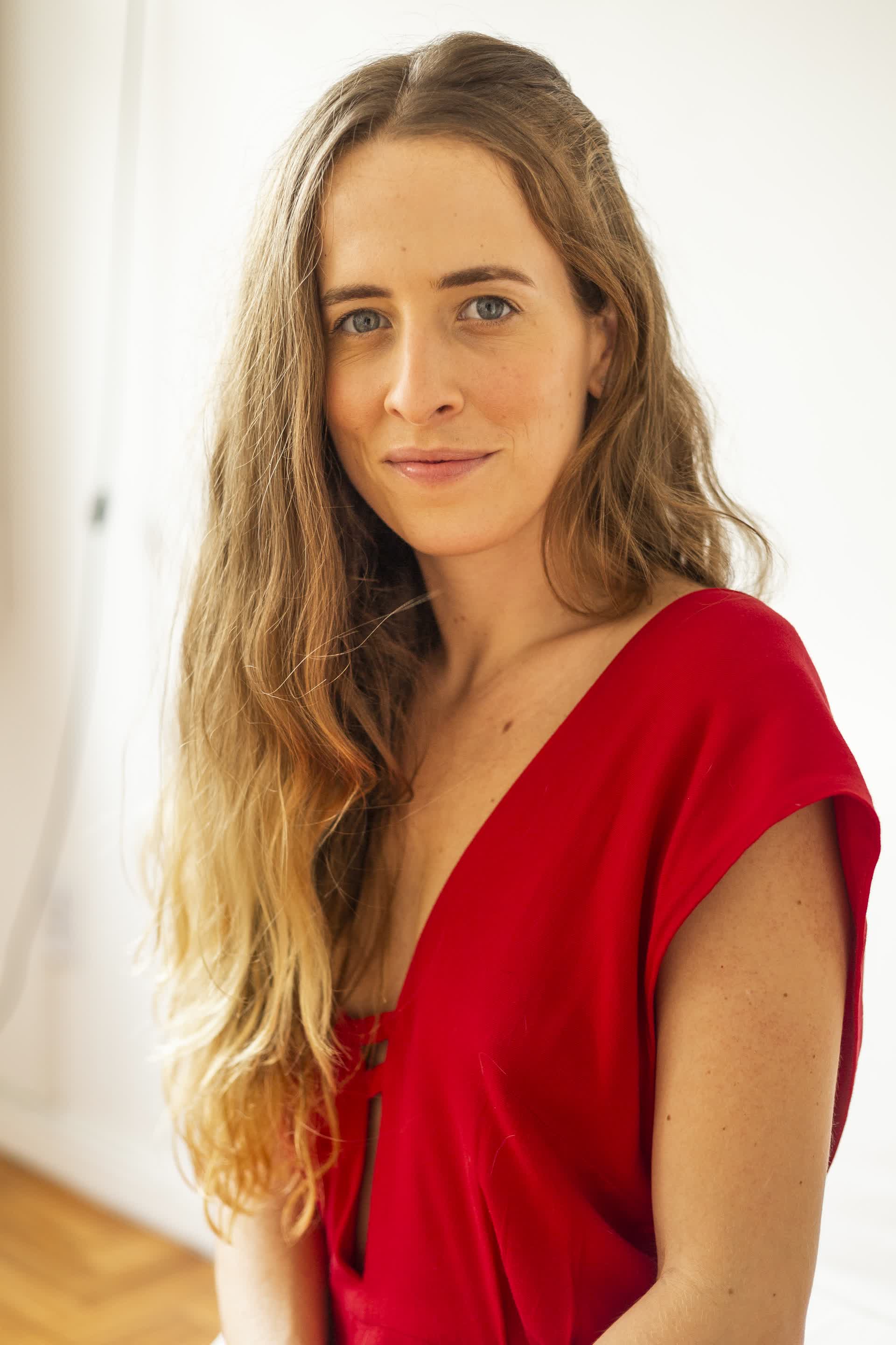 actor Karina Ramil large photo