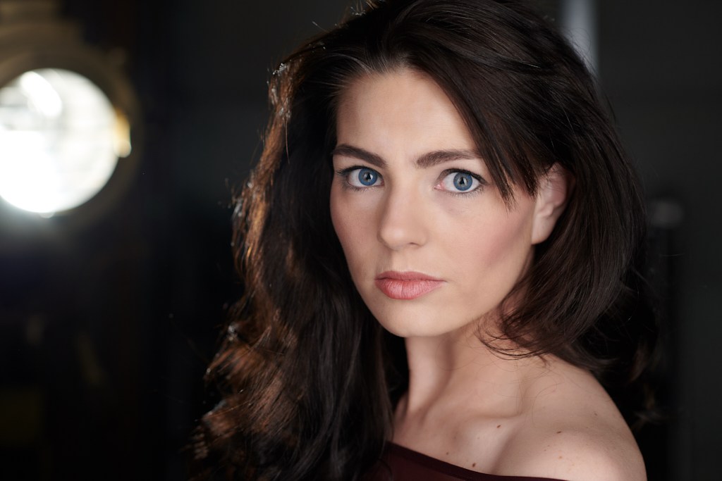 actor Krista Bradley large photo