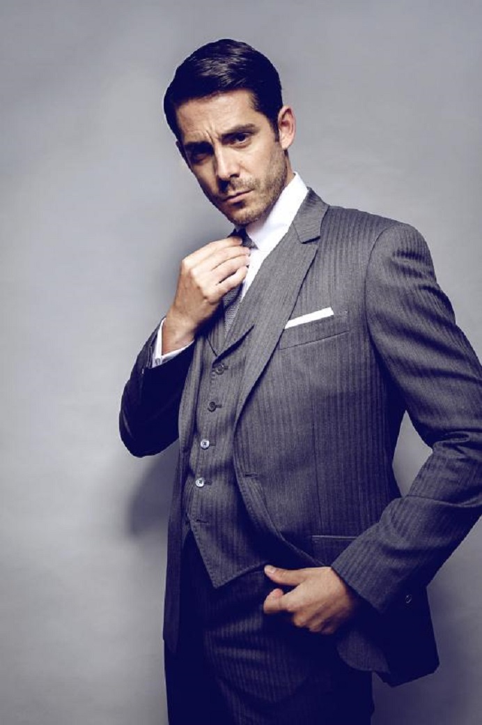 actor Simon Cotton large photo