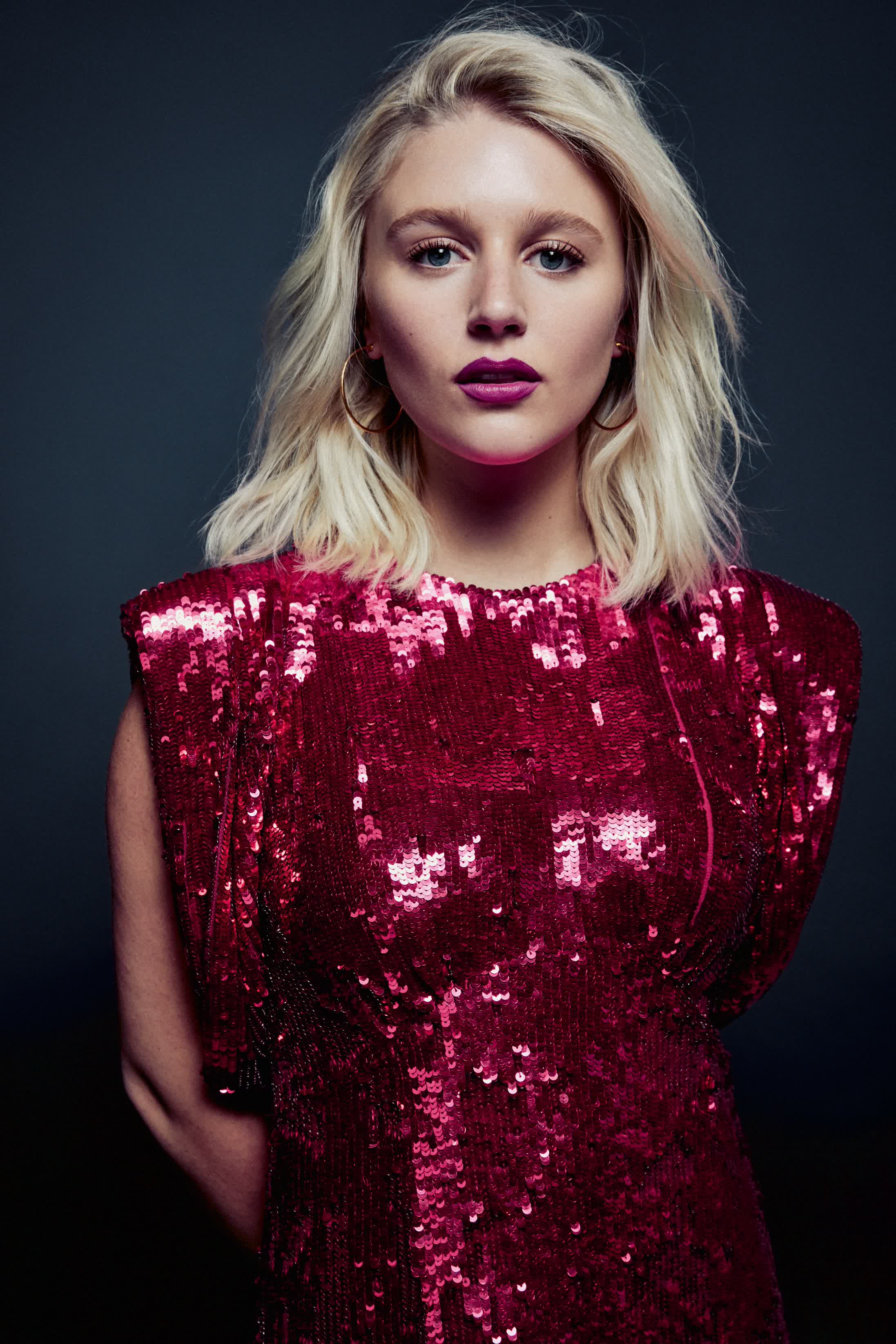 actor Julia Schlaepfer large photo