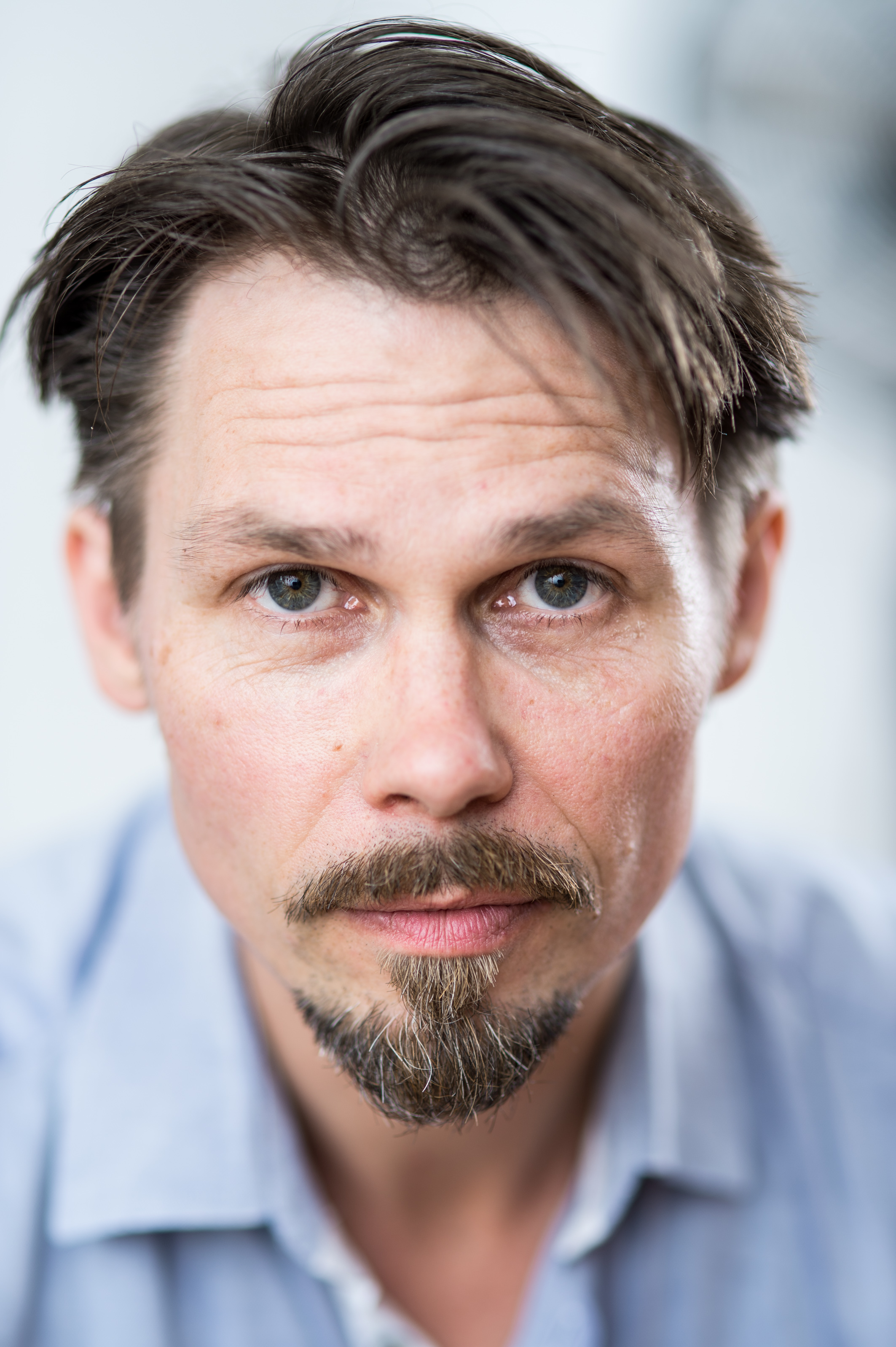 actor Nickel Bösenberg large photo