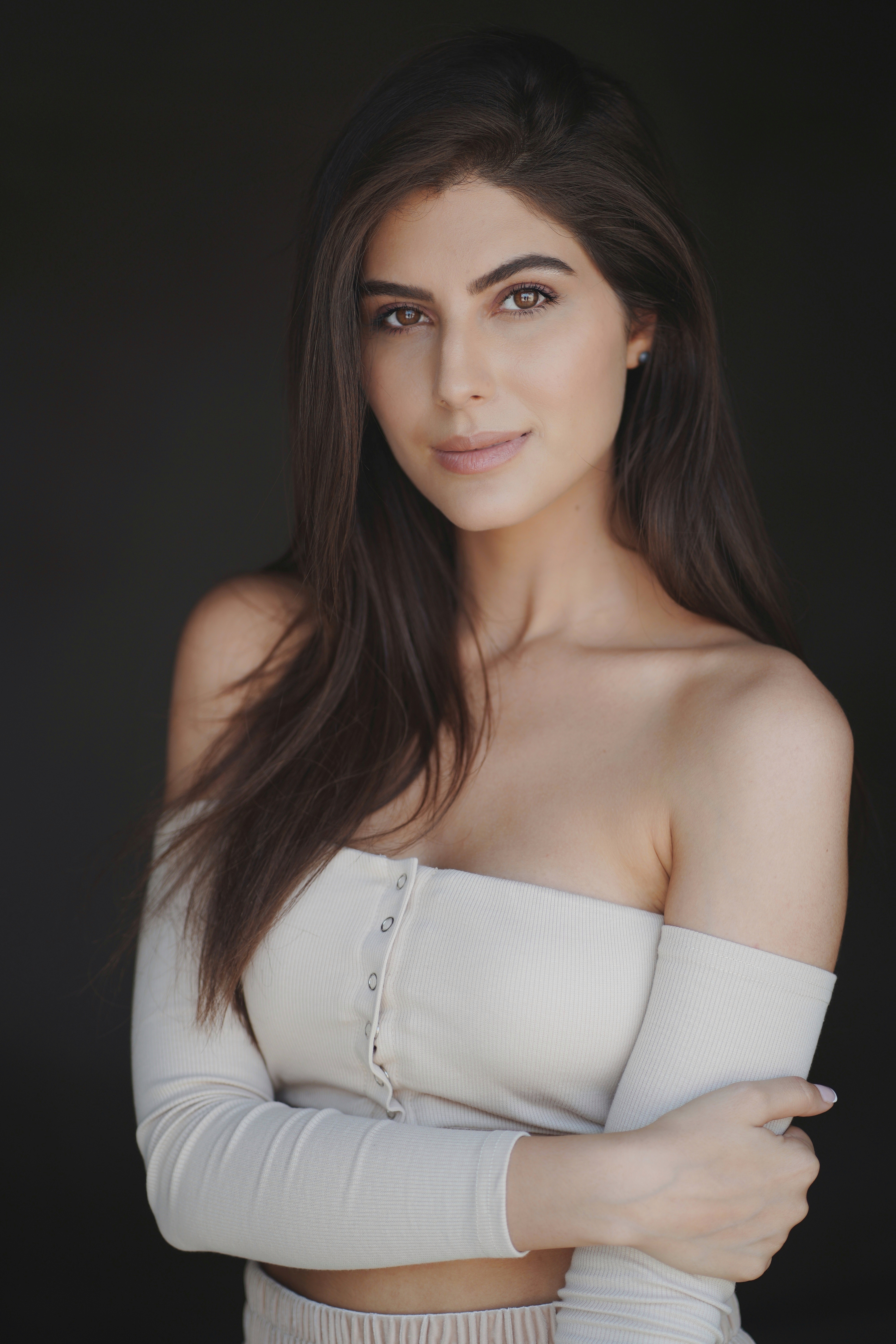 actor Elnaaz Norouzi large photo