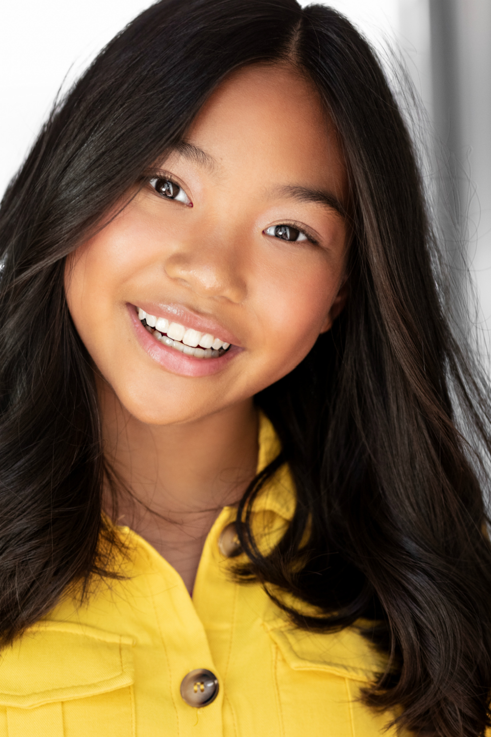 actor Alizé Lee large photo