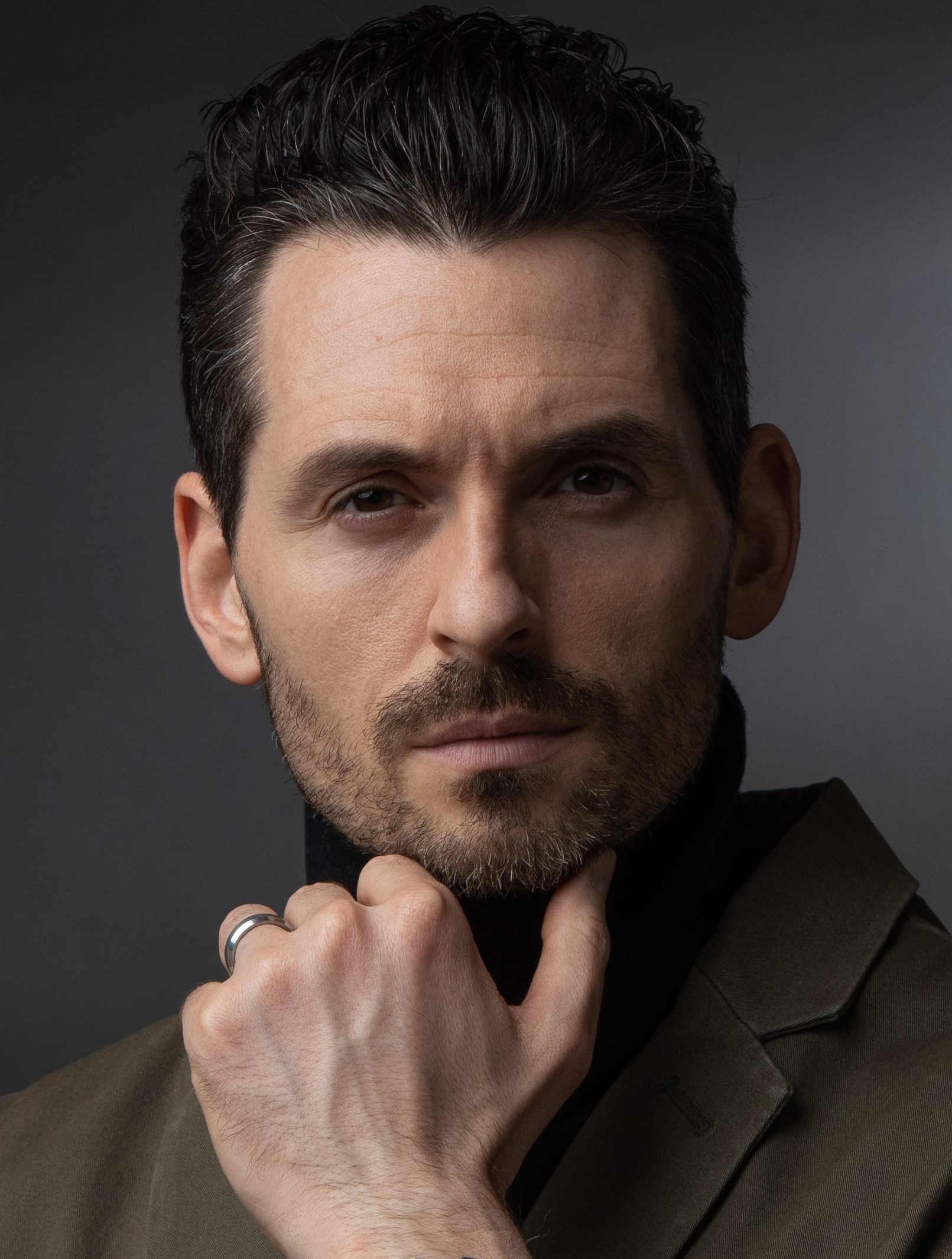 actor Nic Detorie large photo