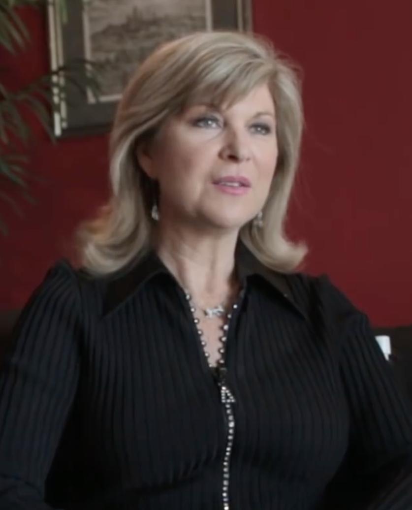 actor Tracie Savage large photo