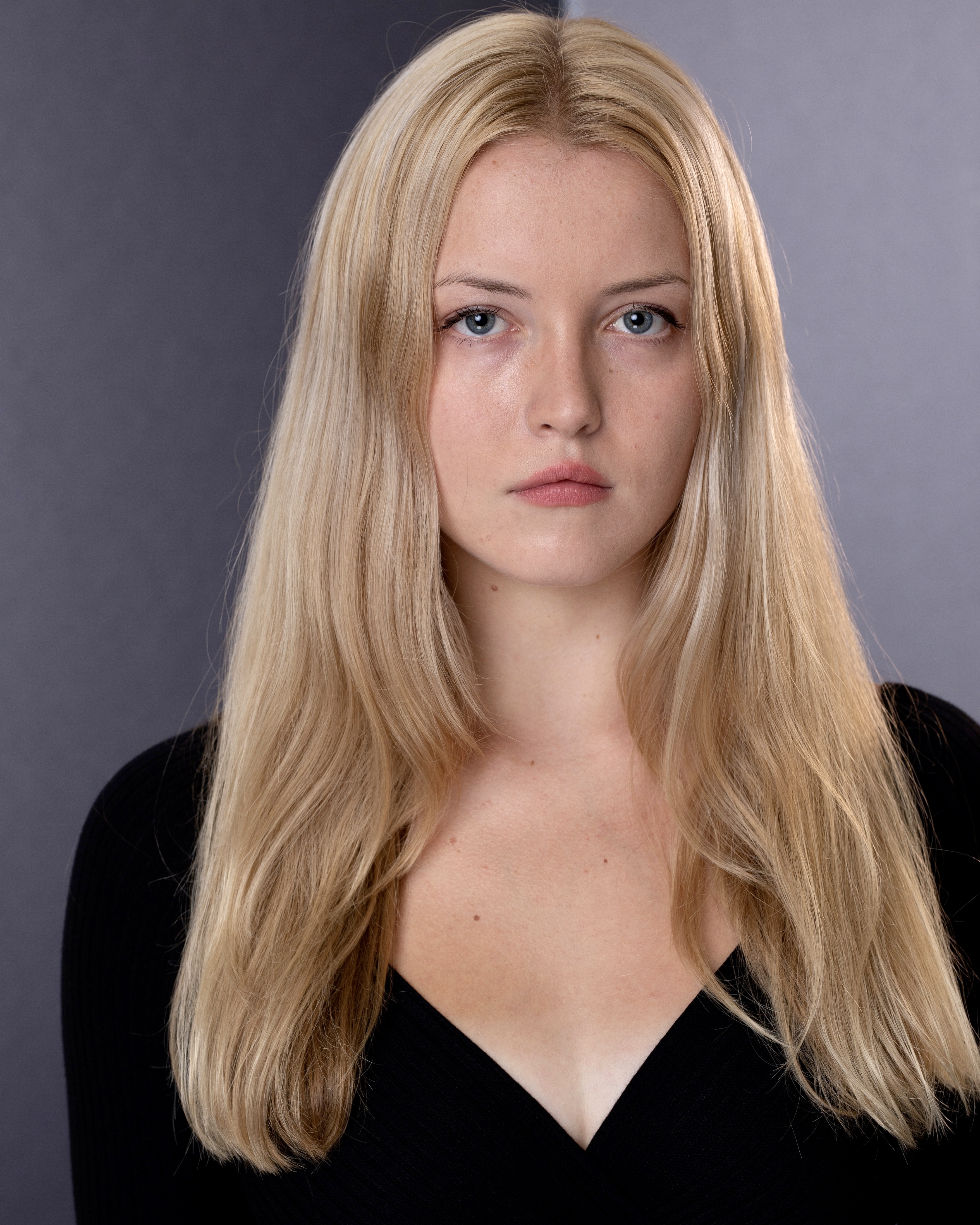 actor Olivia Taylor large photo