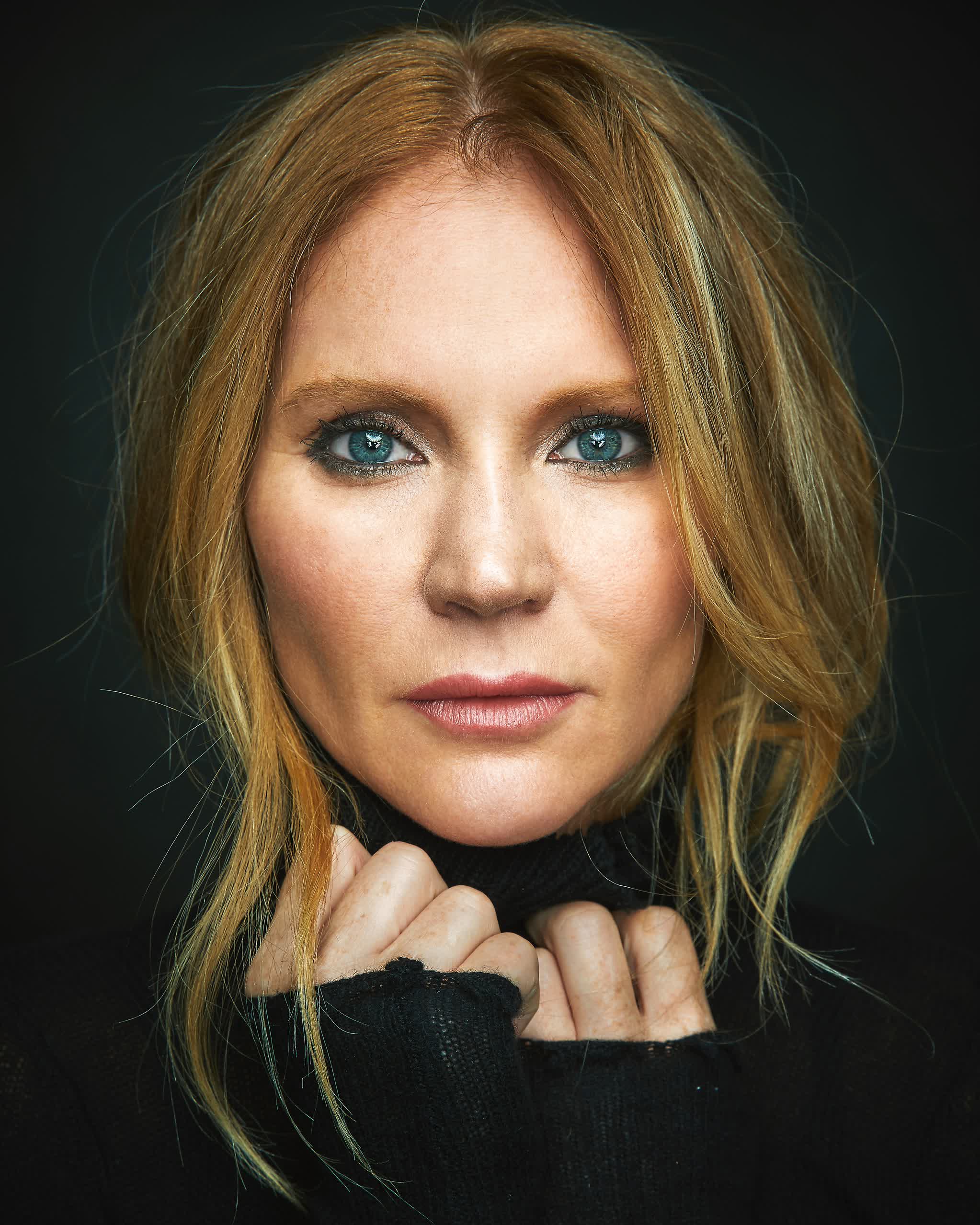 actor Tara Buck large photo