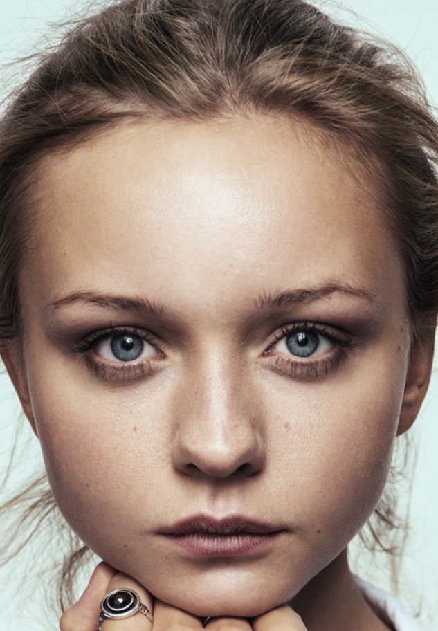 actor Anna Åström large photo