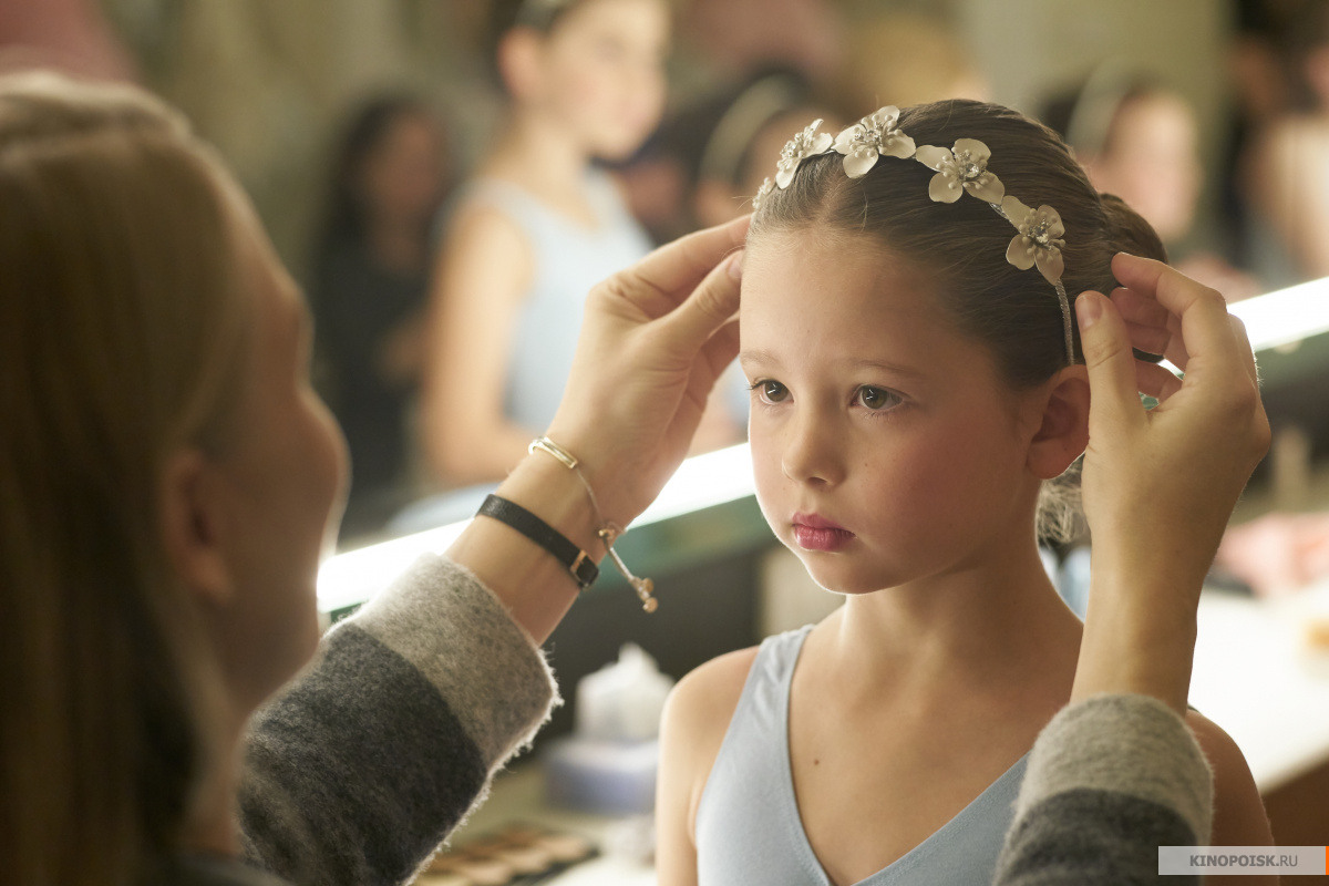 actor Annika Whiteley large photo