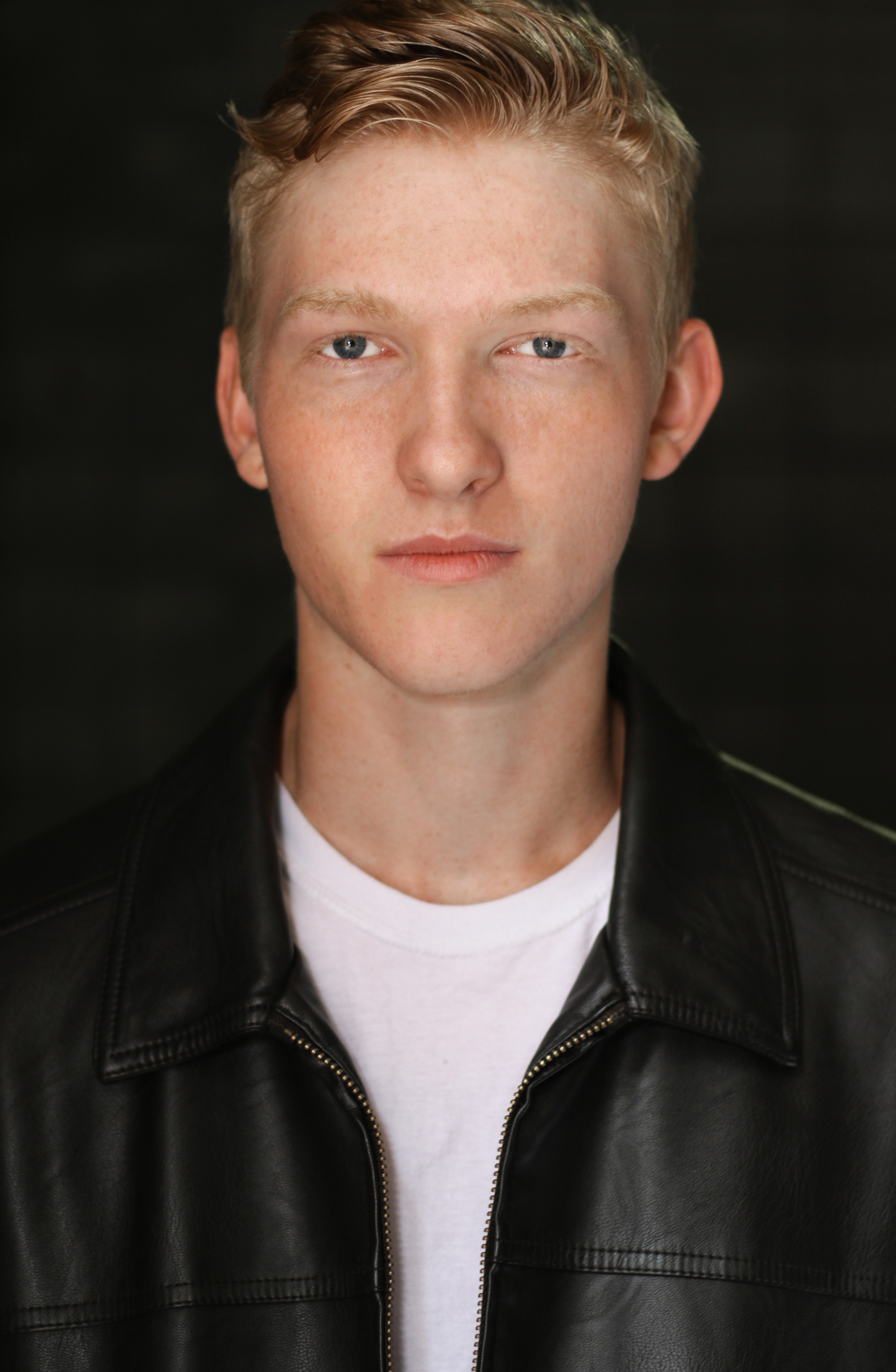 actor Iain Tucker large photo