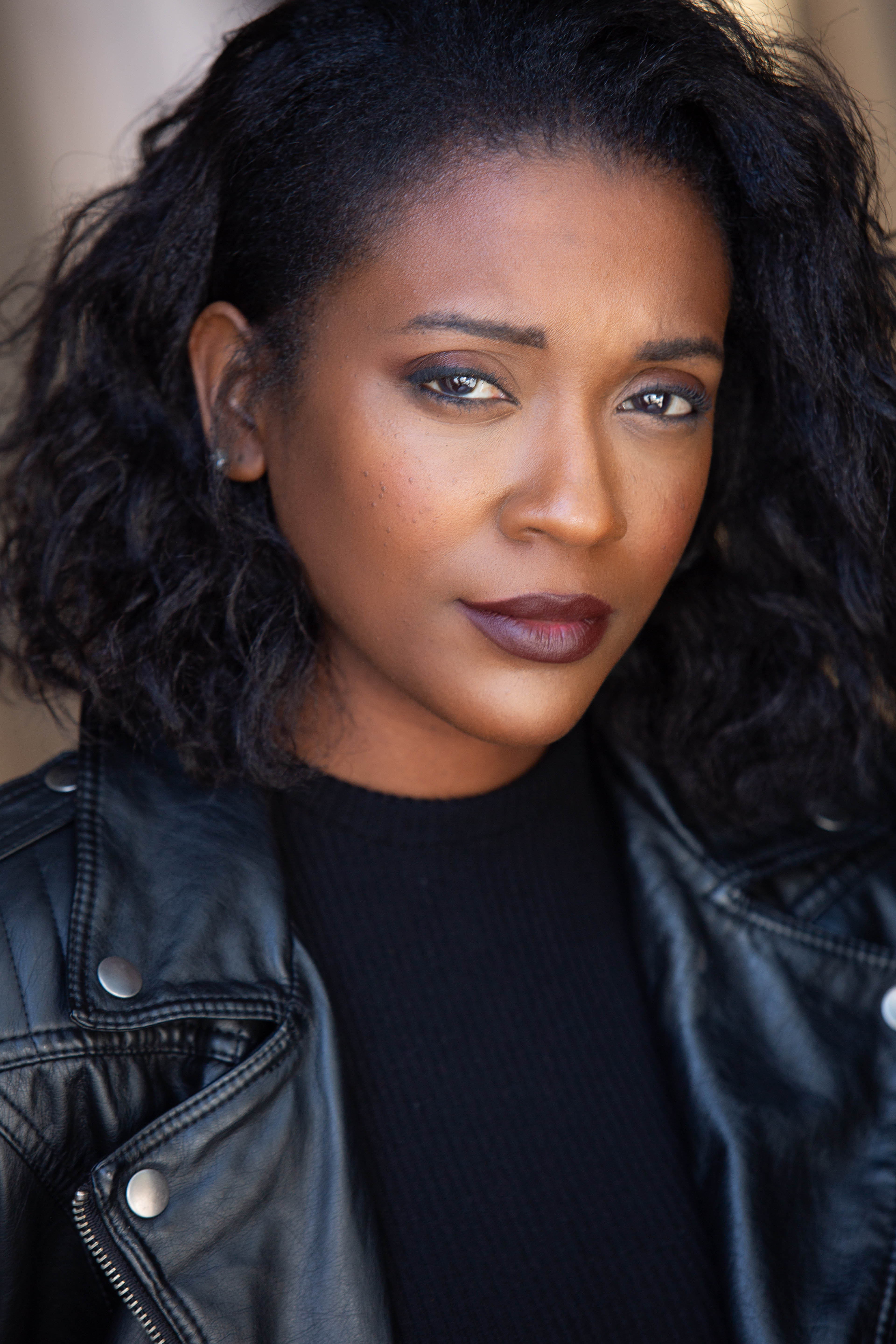 actor Deanne Lauvin large photo