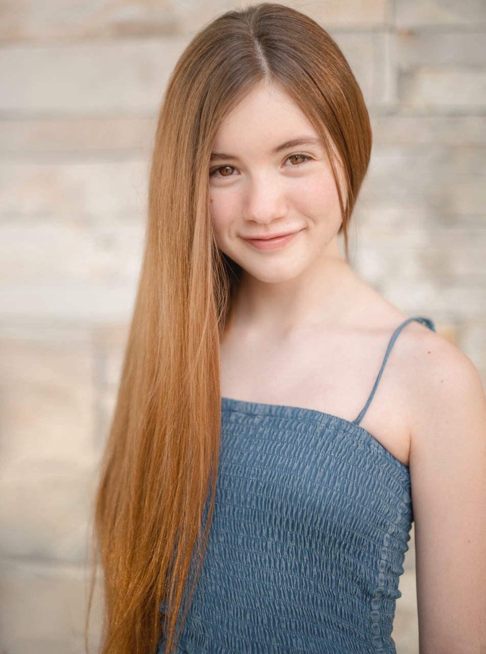 actor Lucy Paez large photo