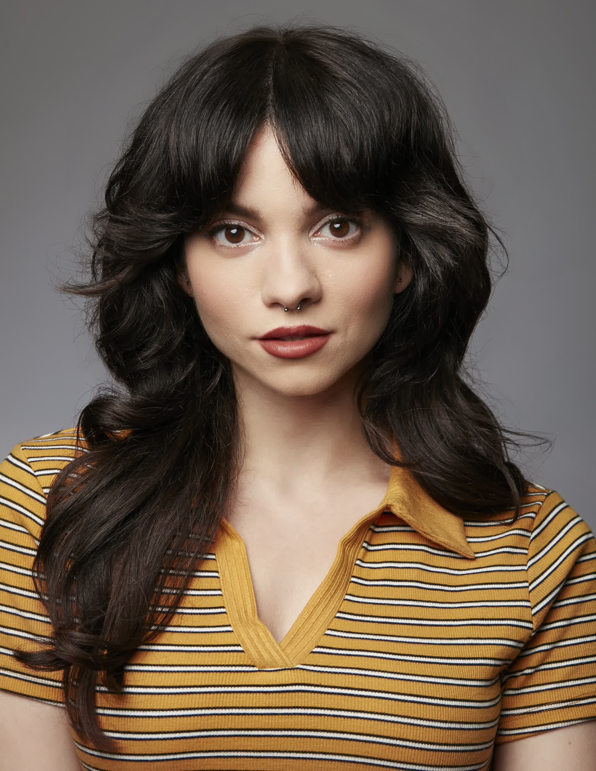 actor Lauren LaVera large photo