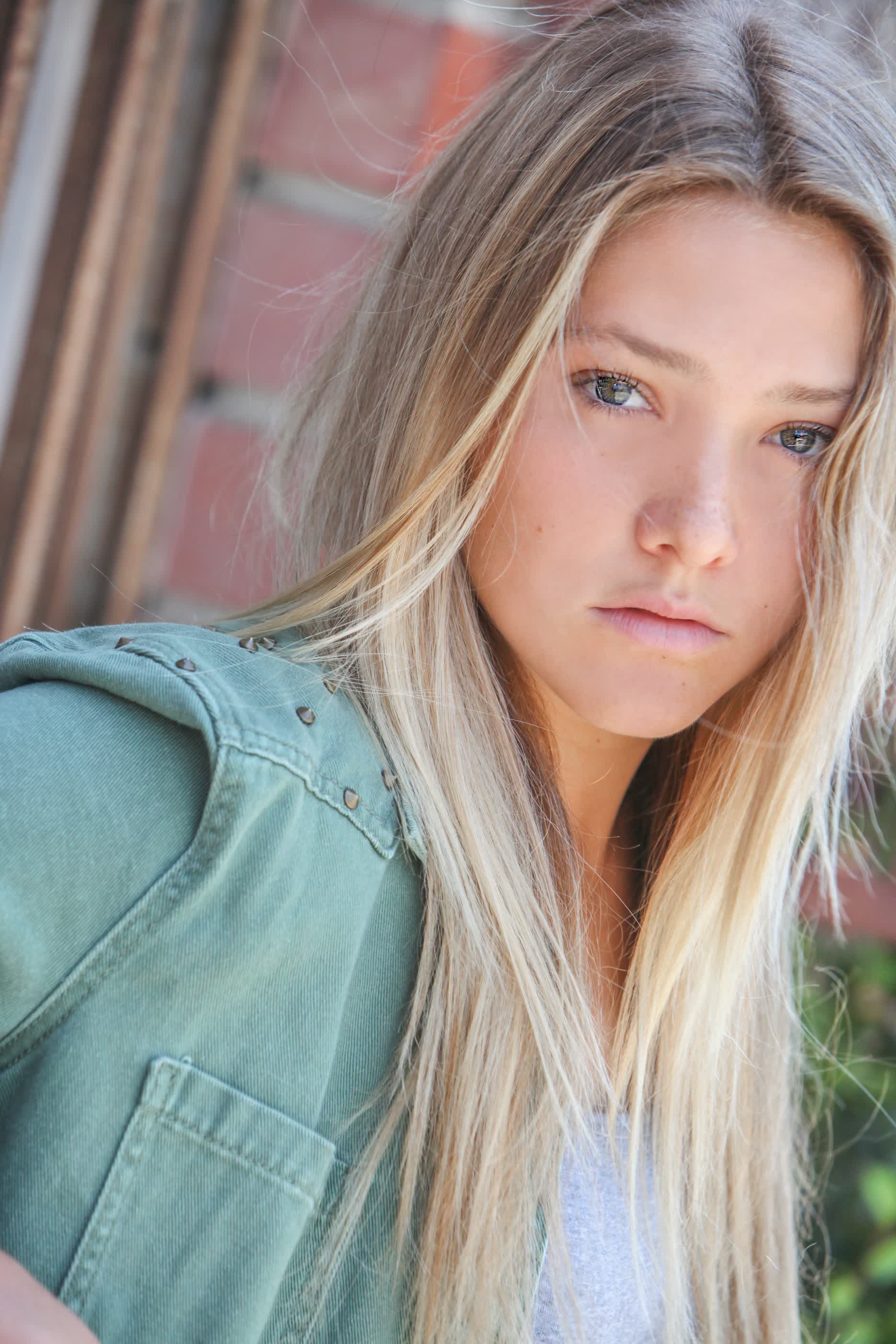 actor Lili Sepe large photo