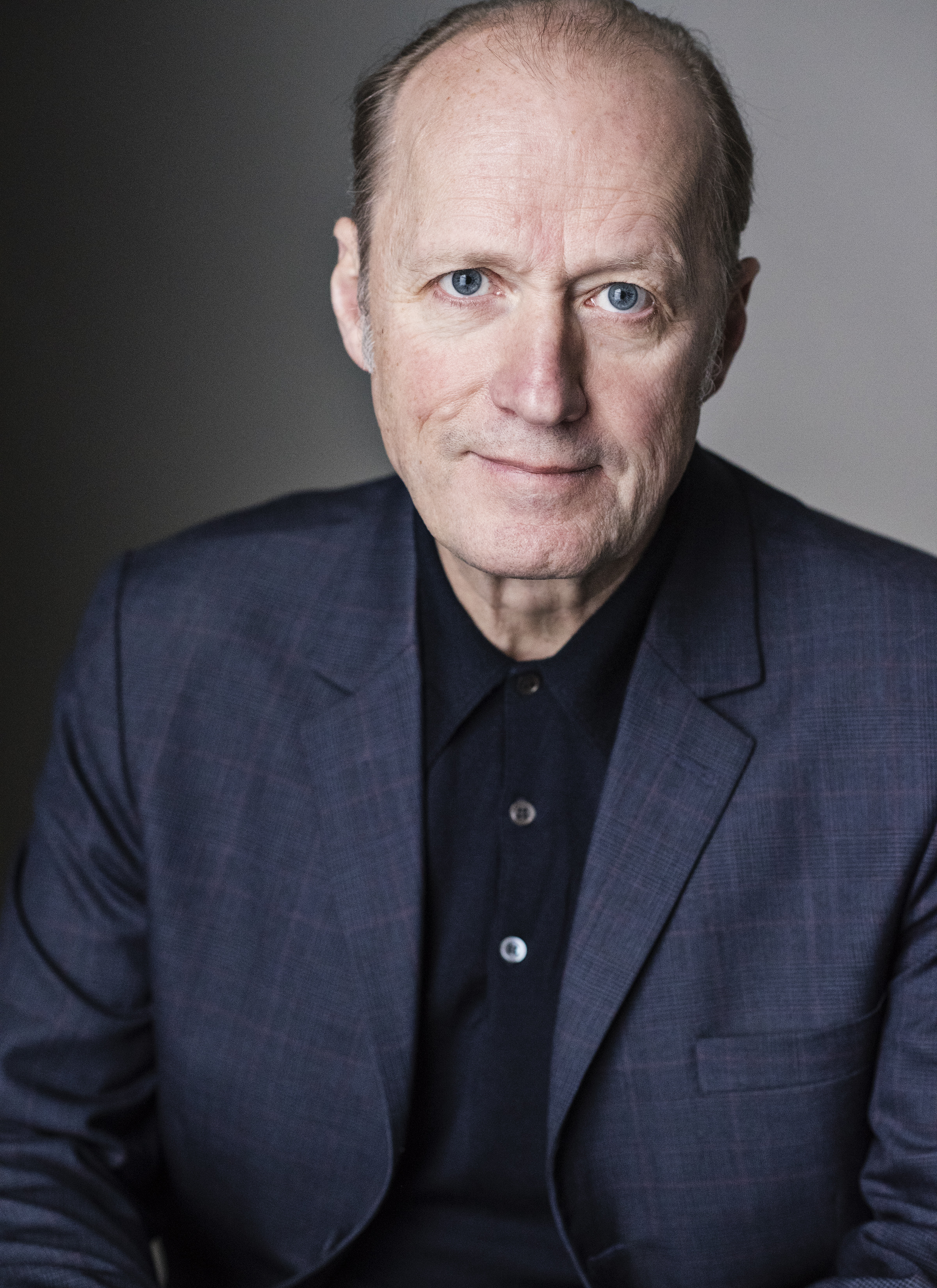 actor Adrian Edmondson large photo