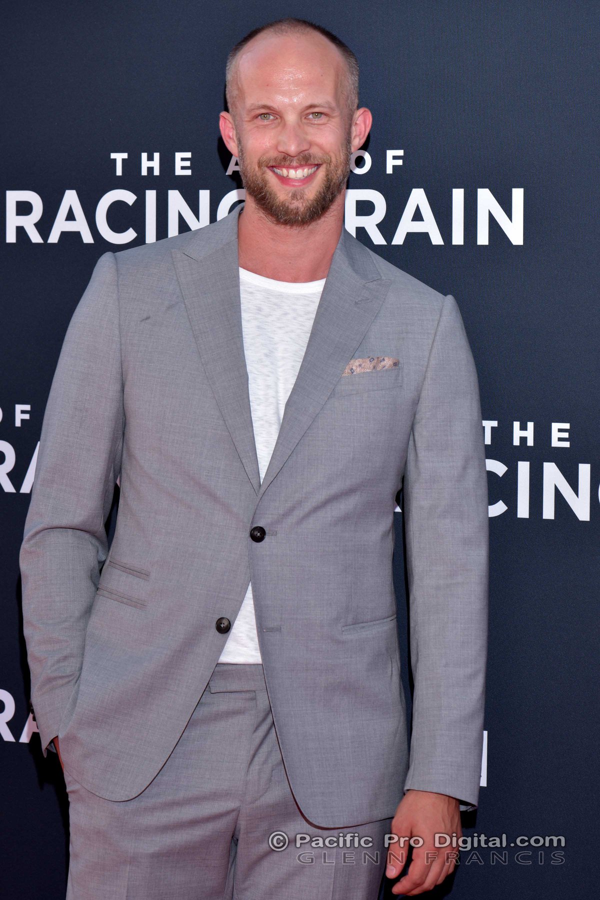 actor Ian Lake large photo