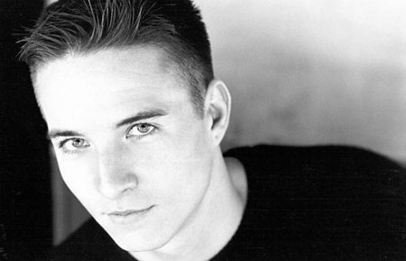 actor Travis Aaron Wade large photo