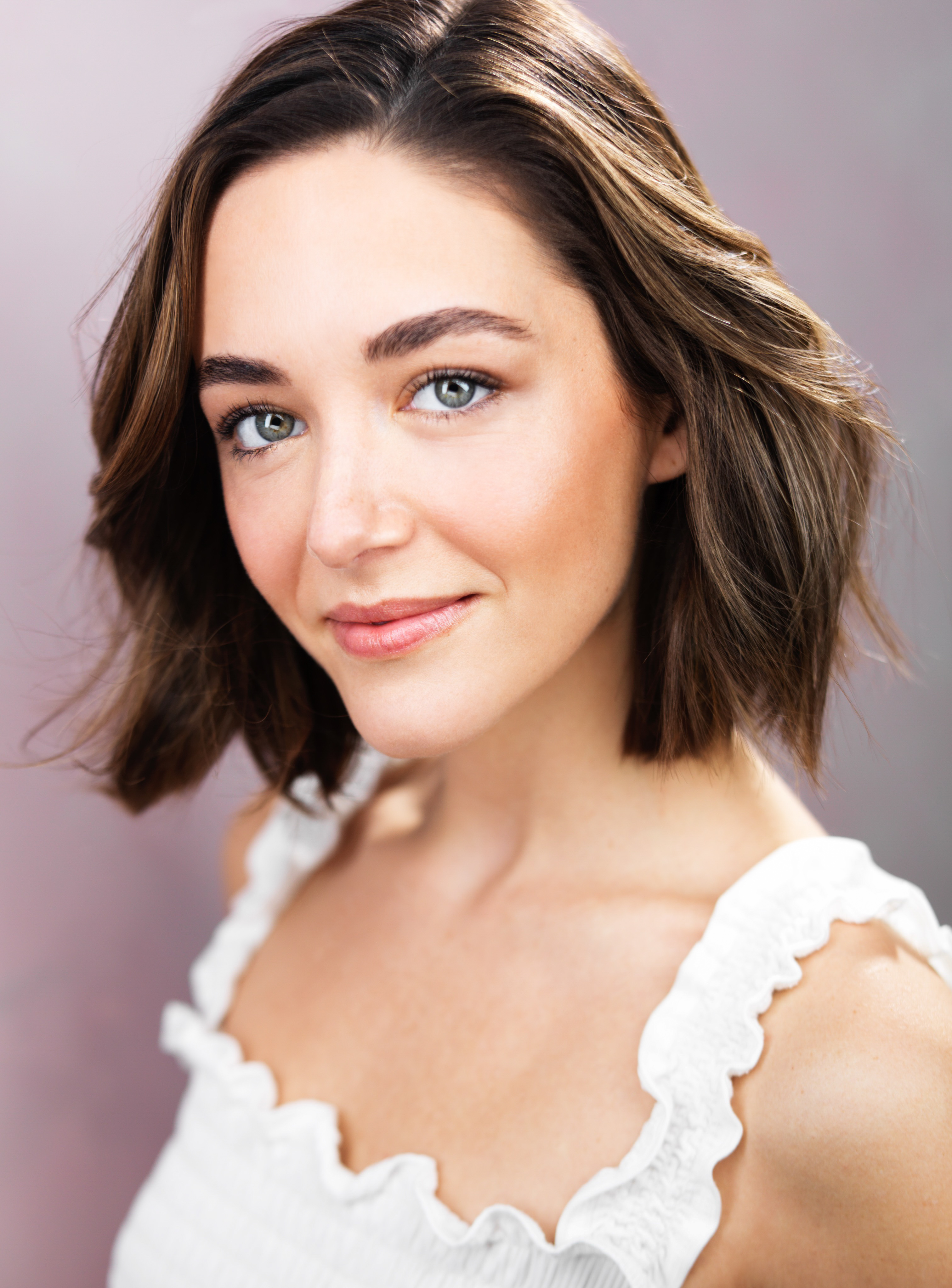 actor Chelsea Niven large photo