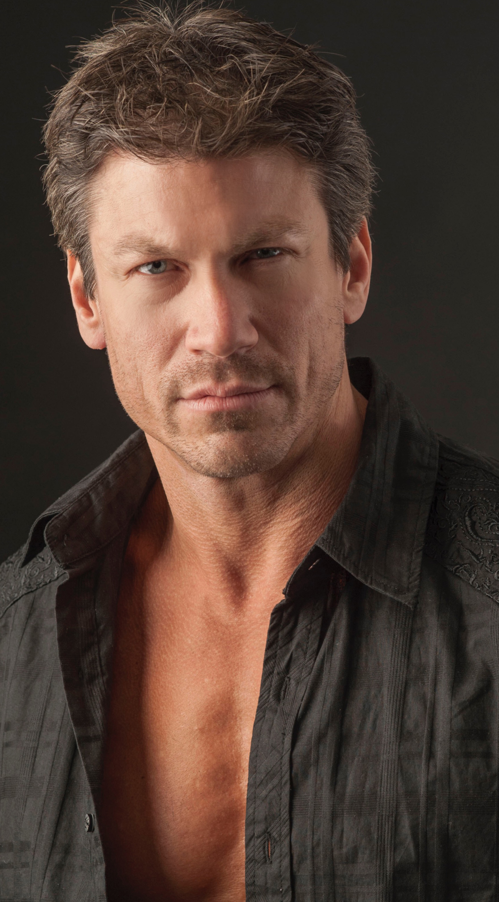 actor Paul Logan large photo