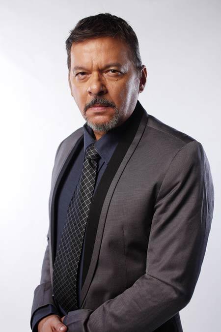 actor Johnny Revilla large photo