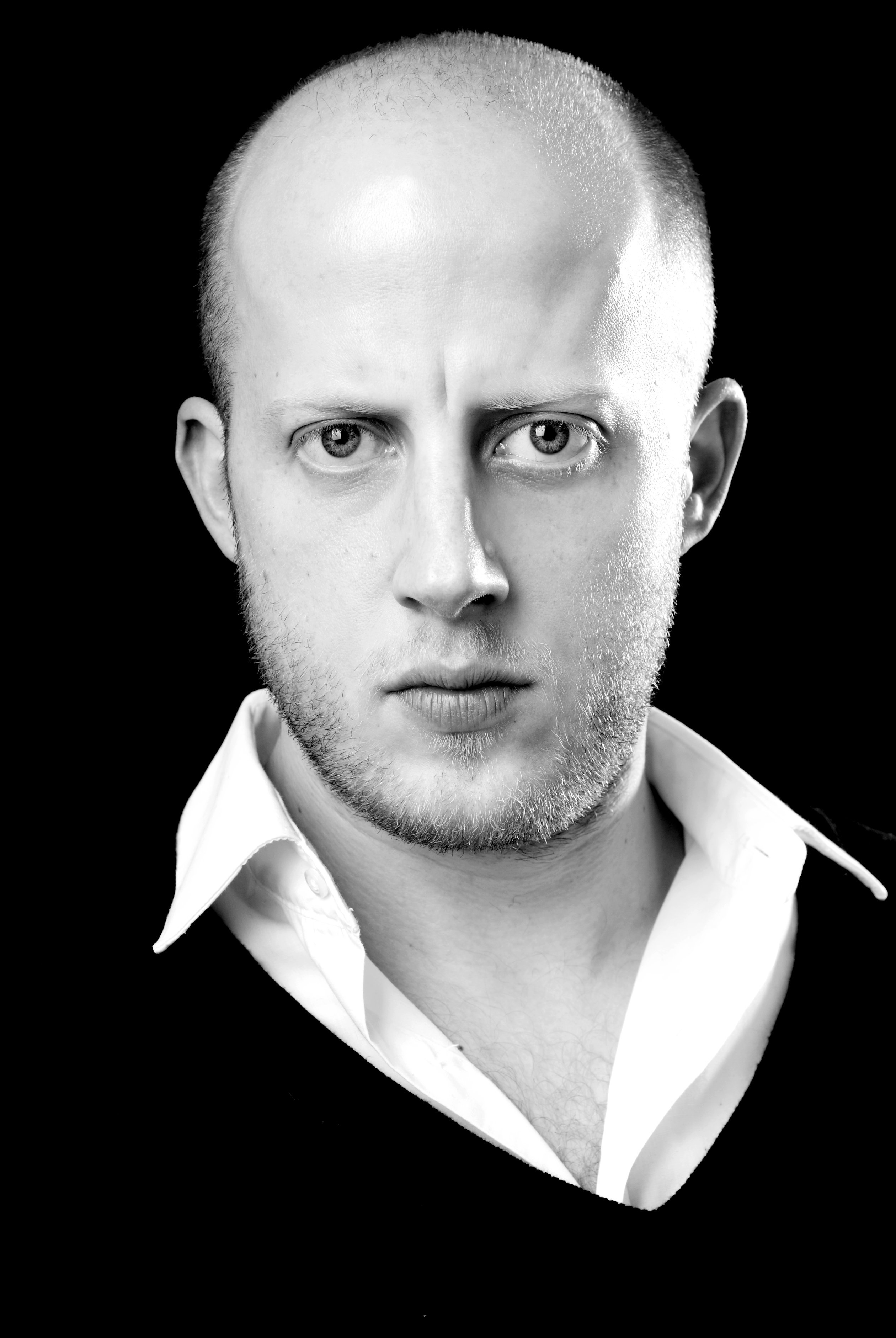 actor Marek Larwood large photo